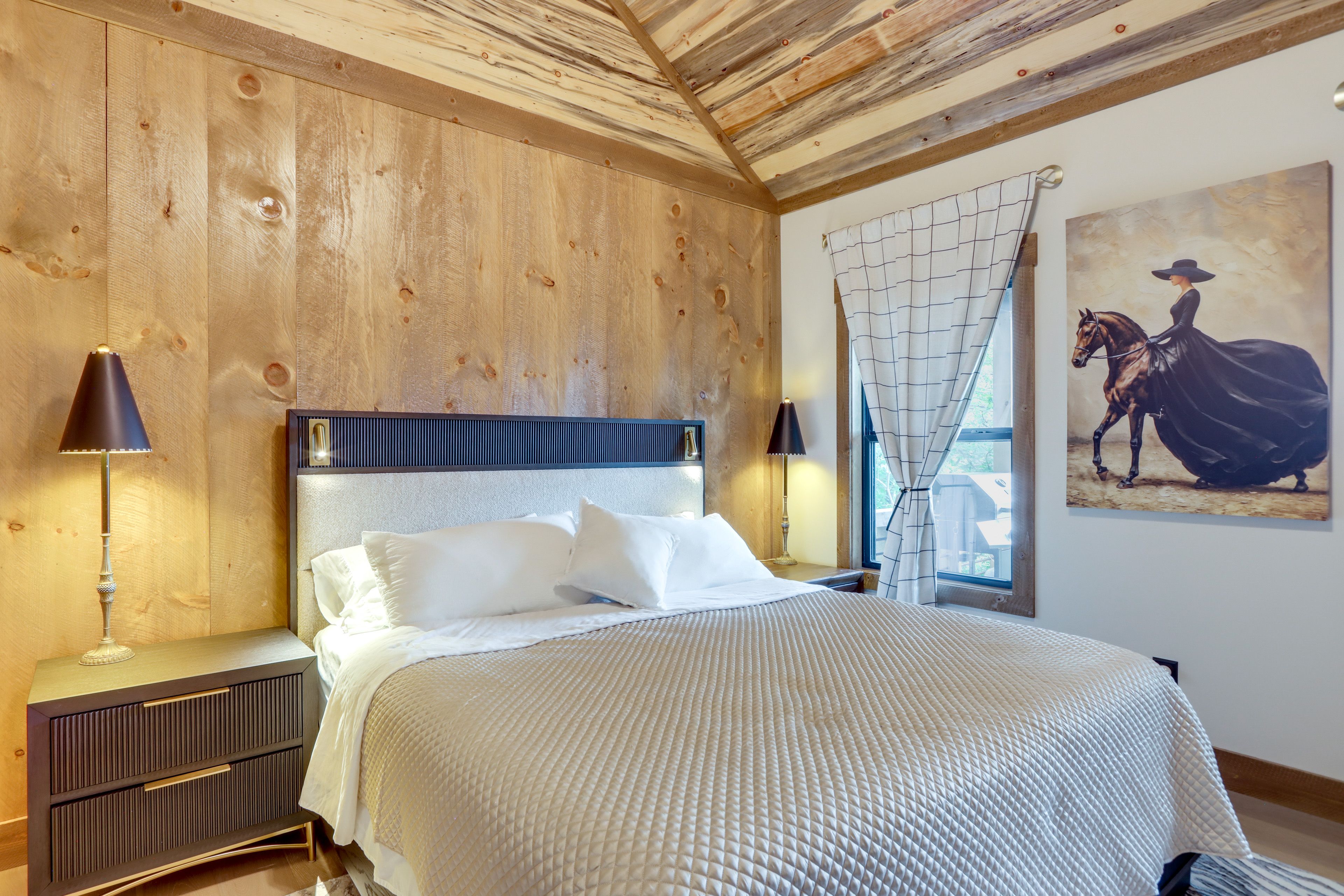 Bedroom 1 | King Bed