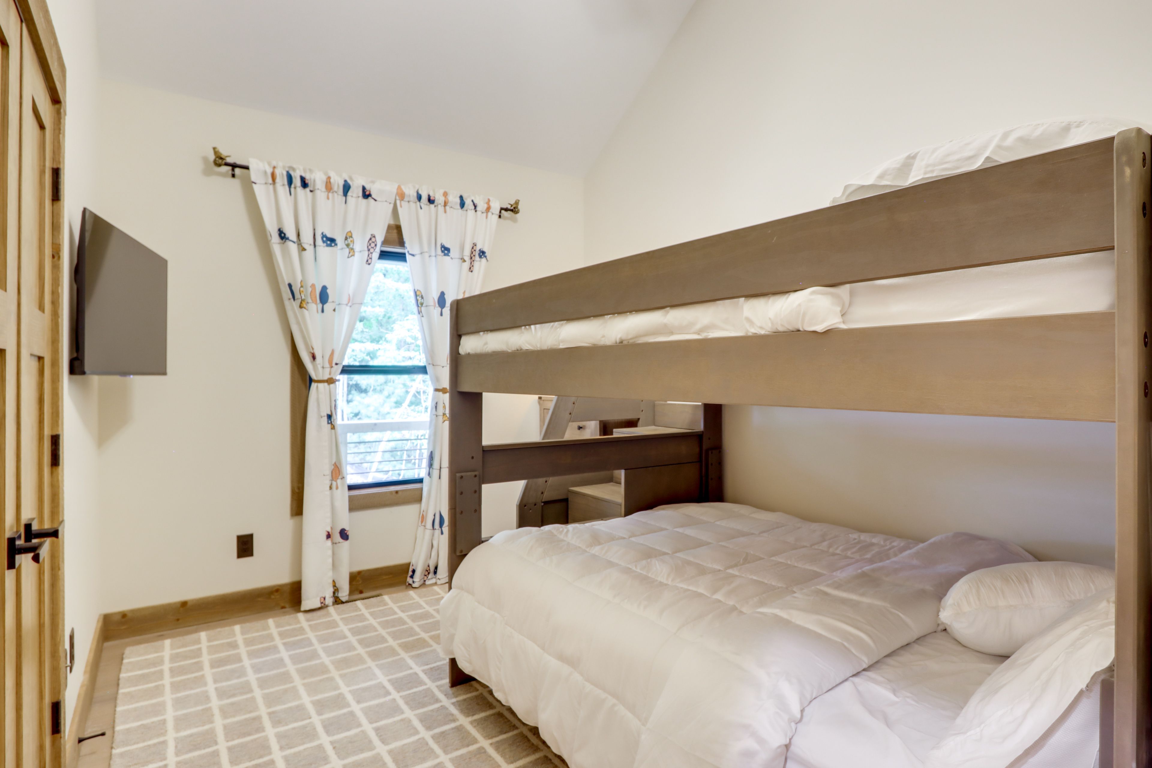 Bedroom 2 | Queen Bunk Bed