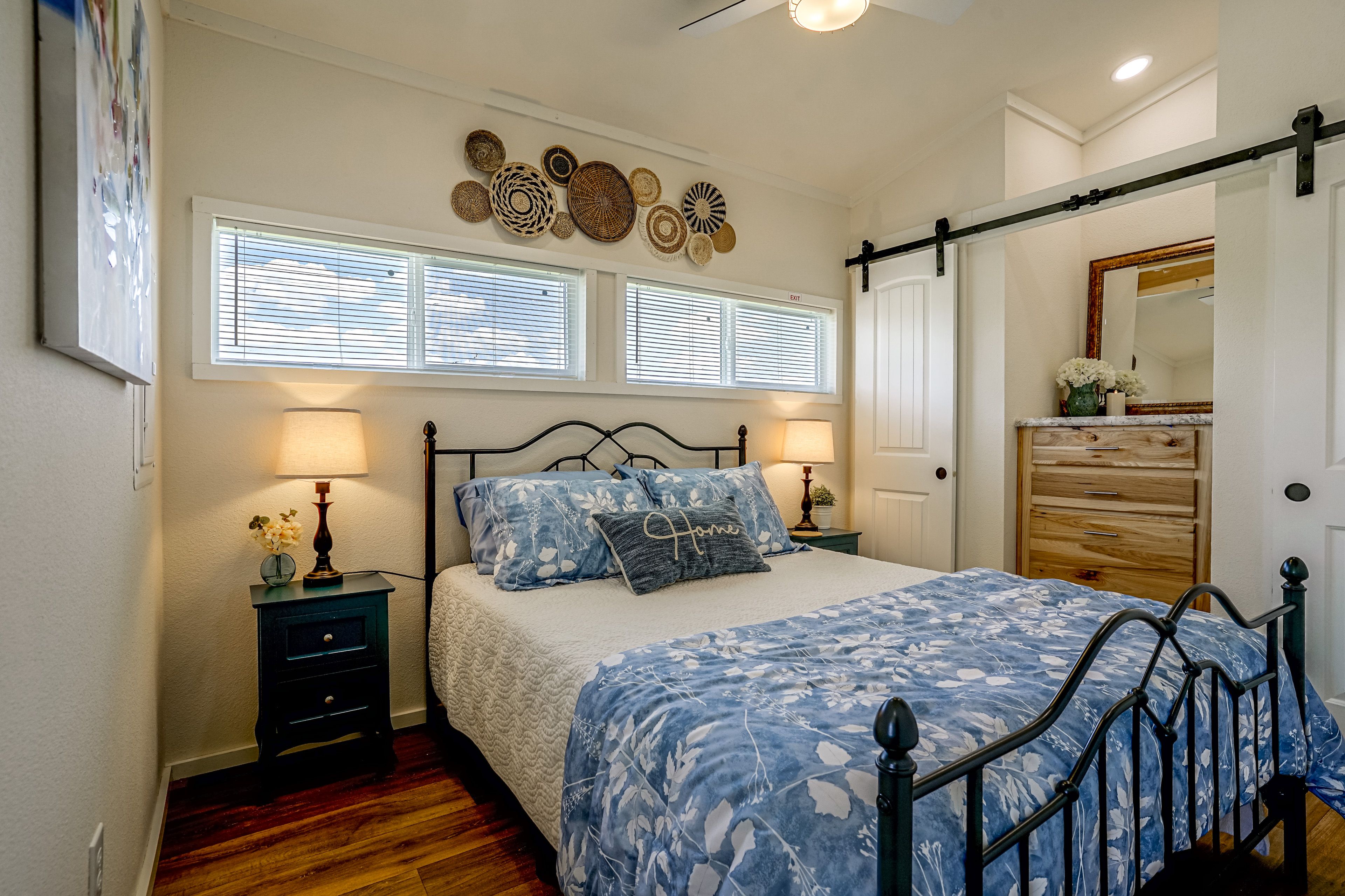 Bedroom | Queen Bed
