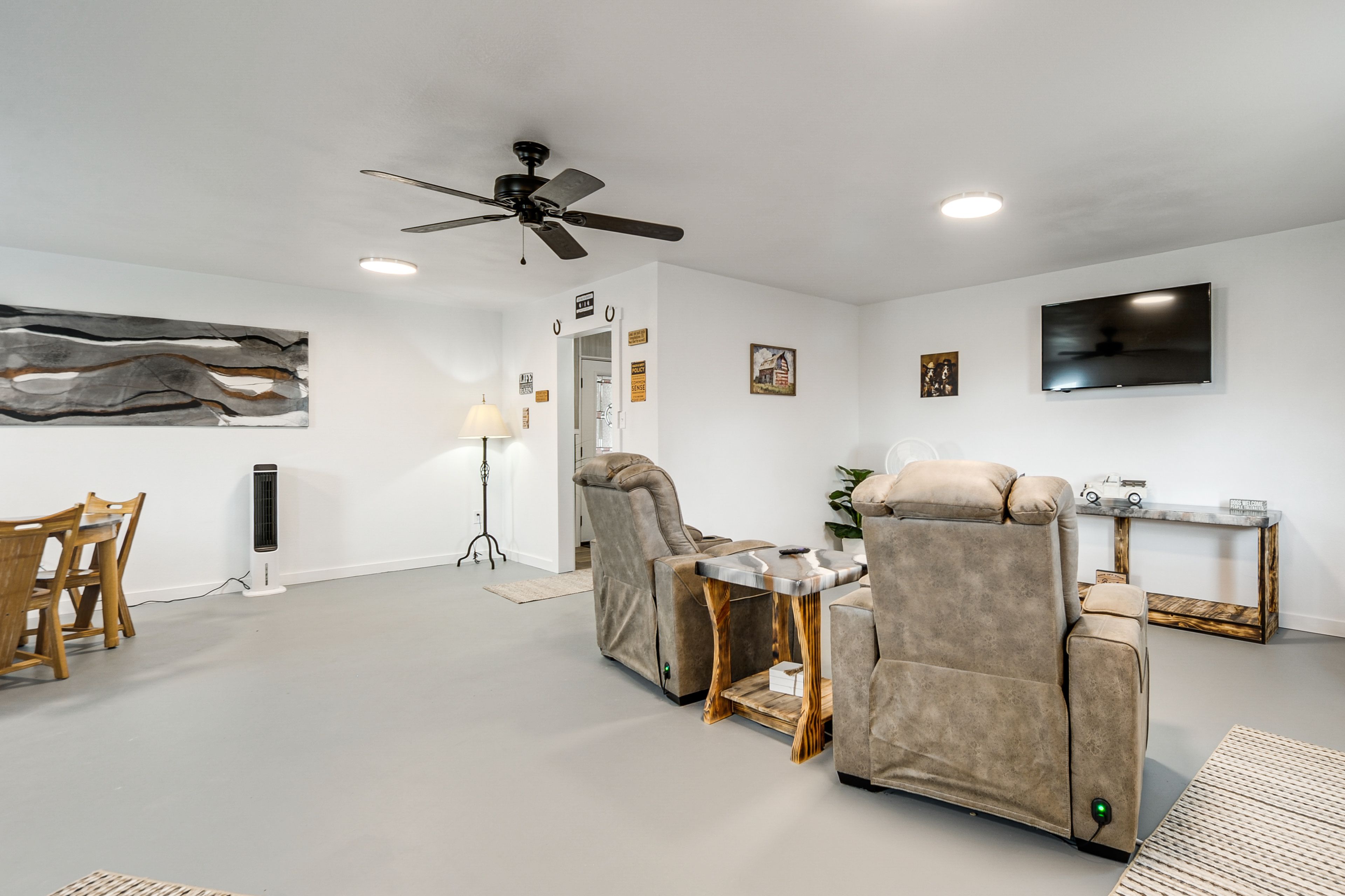 Living Room | Dining Area | Dishes & Flatware Provided