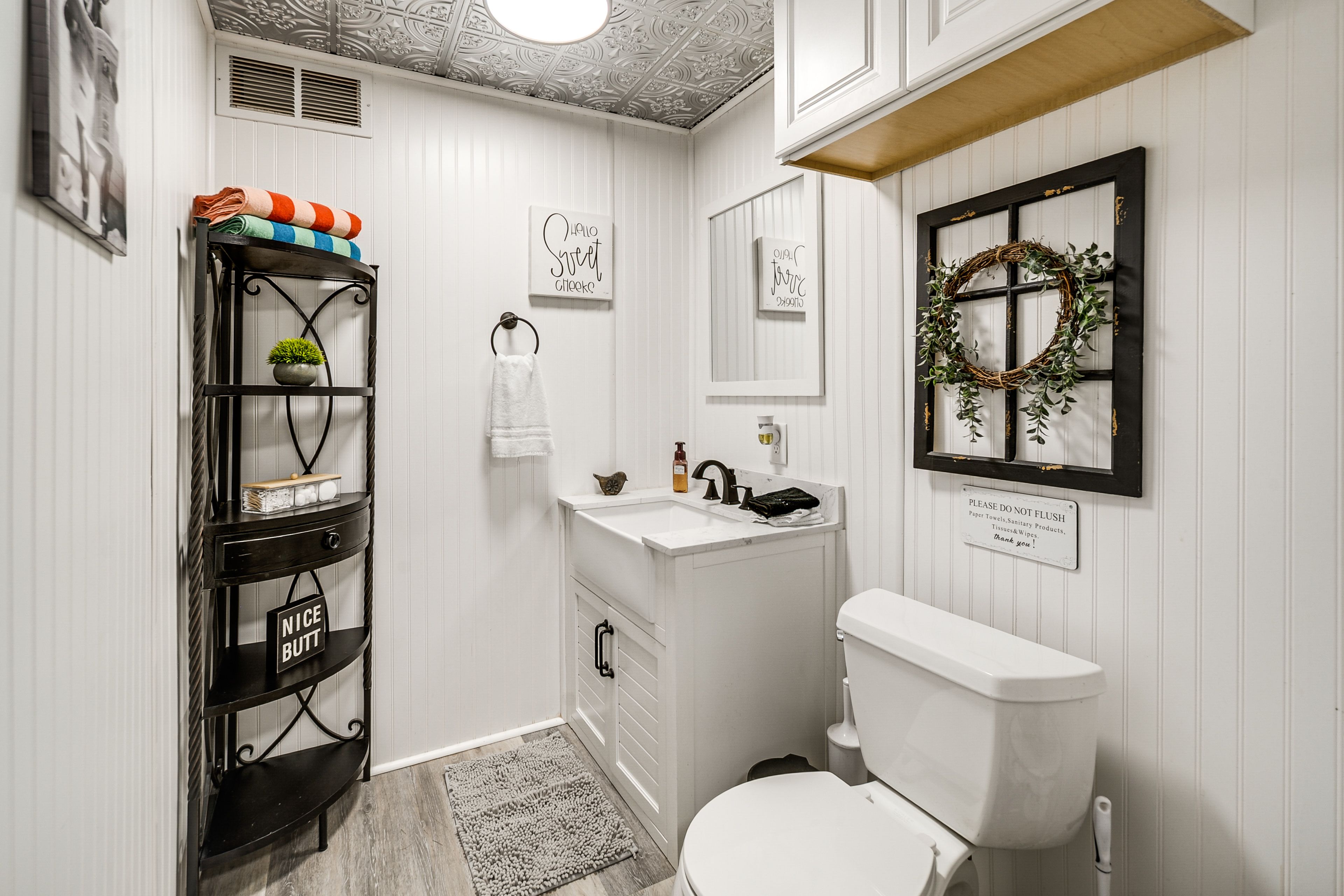 Full Bathroom | Towels & Linens Provided | 1st Floor