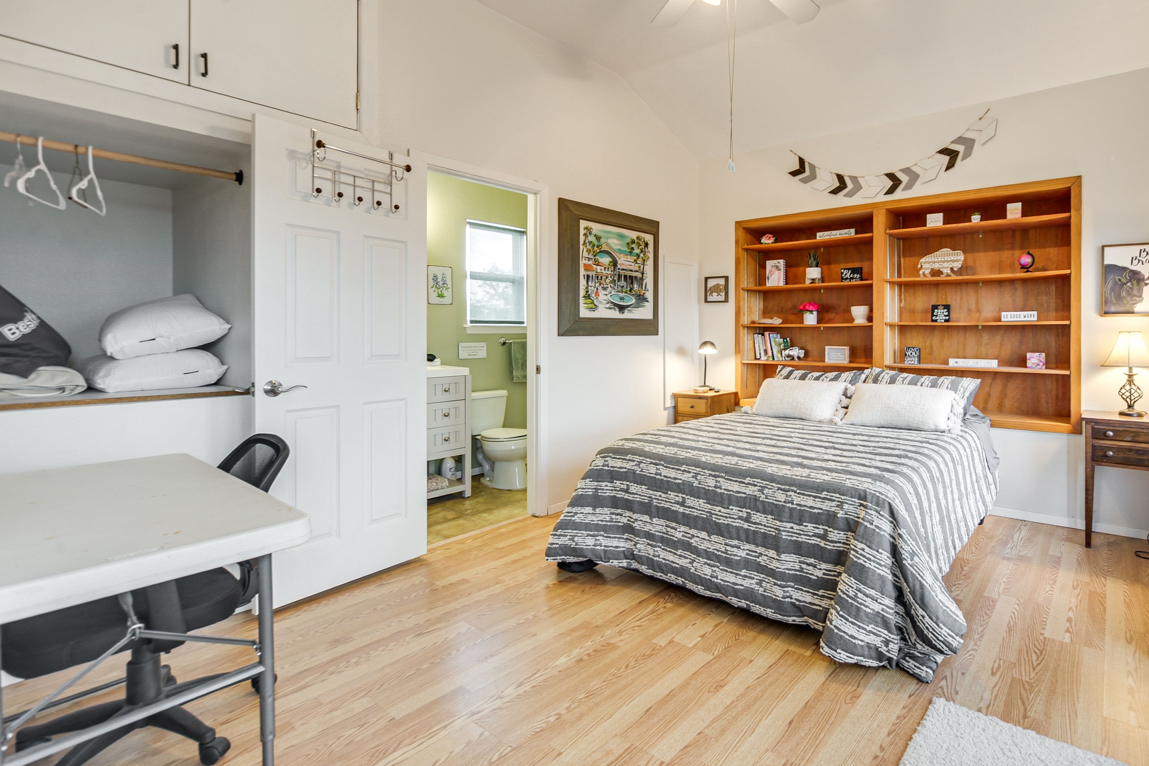 Bedroom 2 | Queen Bed | En-Suite Bathroom | 2nd Floor
