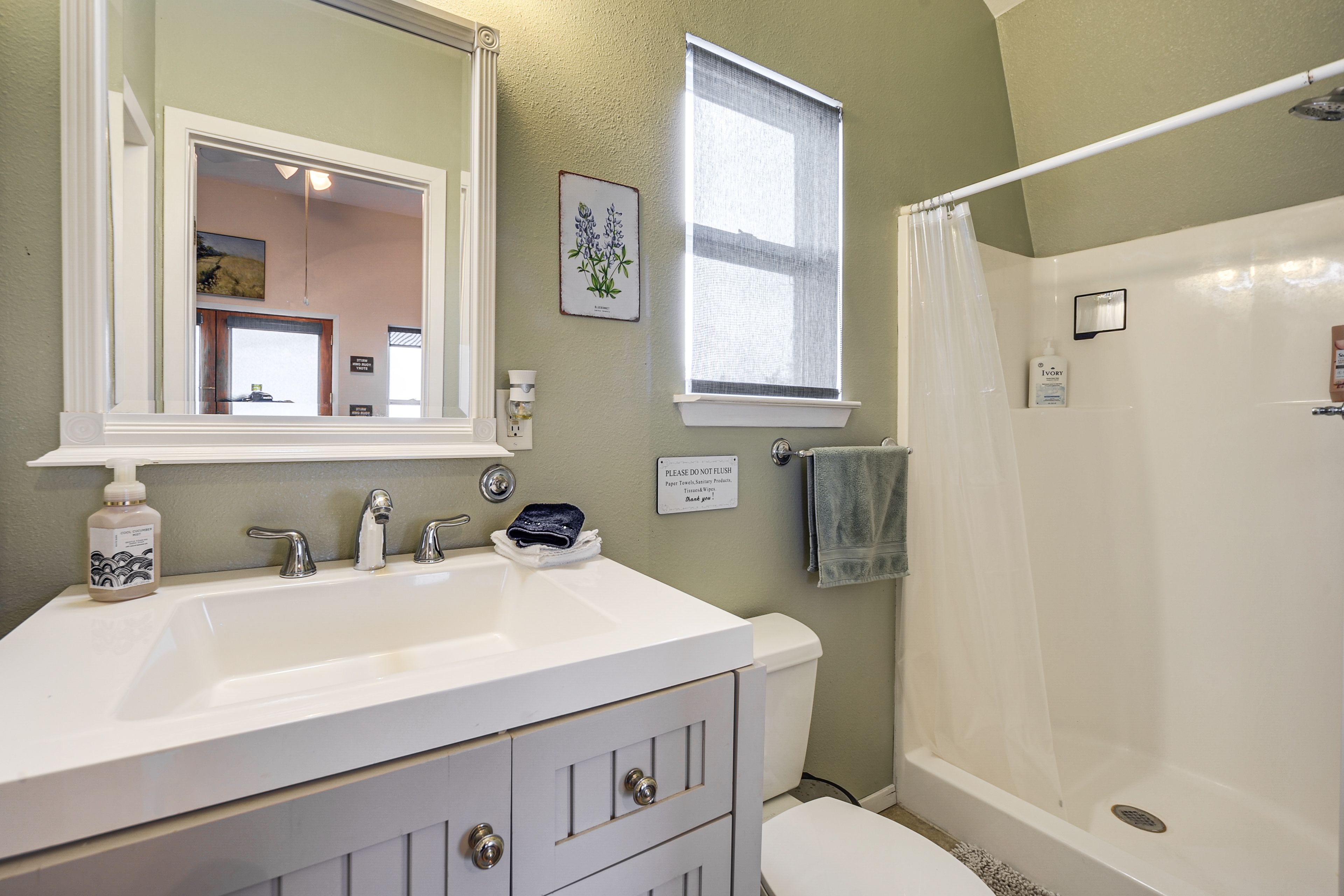 Full Bathroom | 2nd Floor