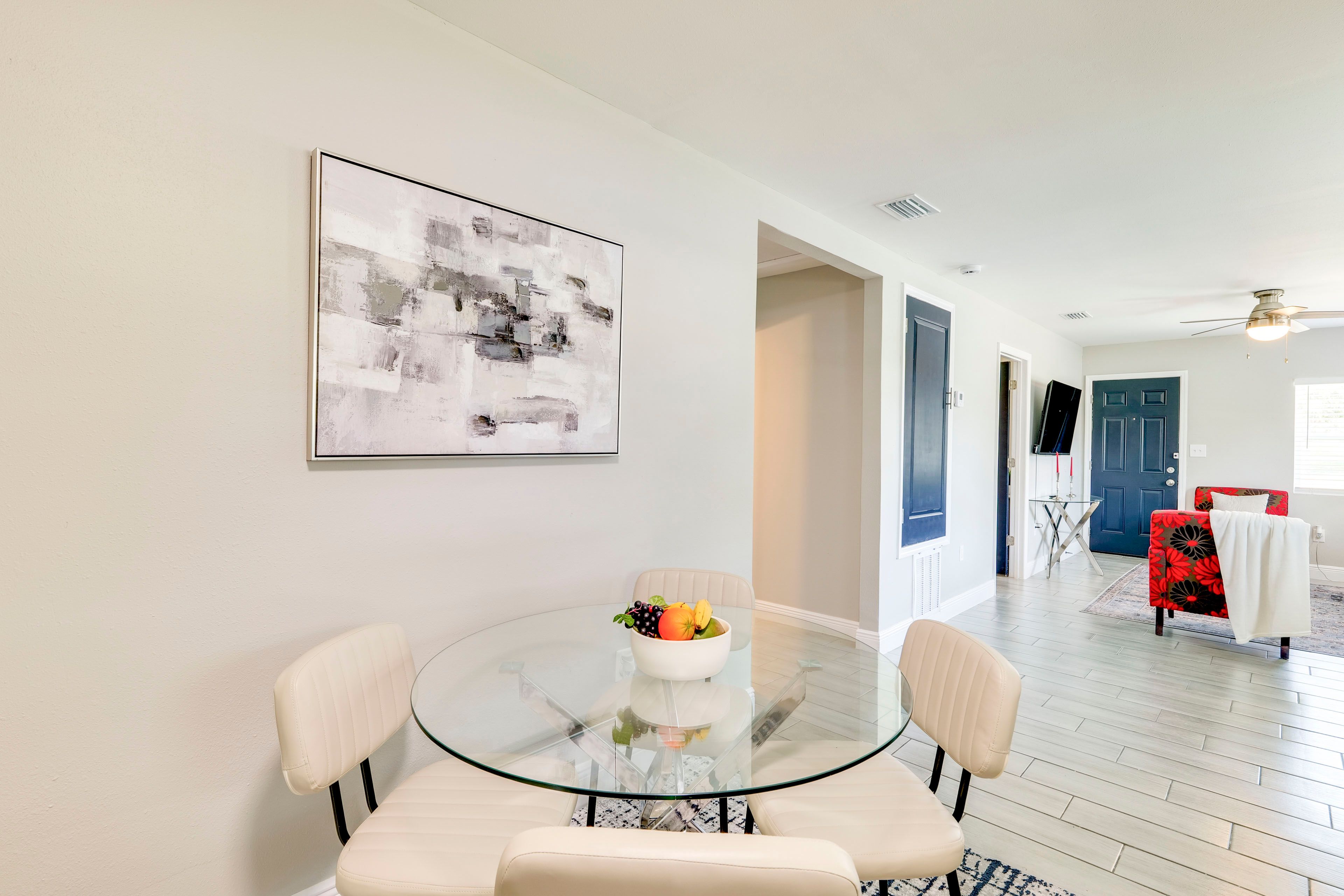 Dining Area | Dishware/Flatware Provided
