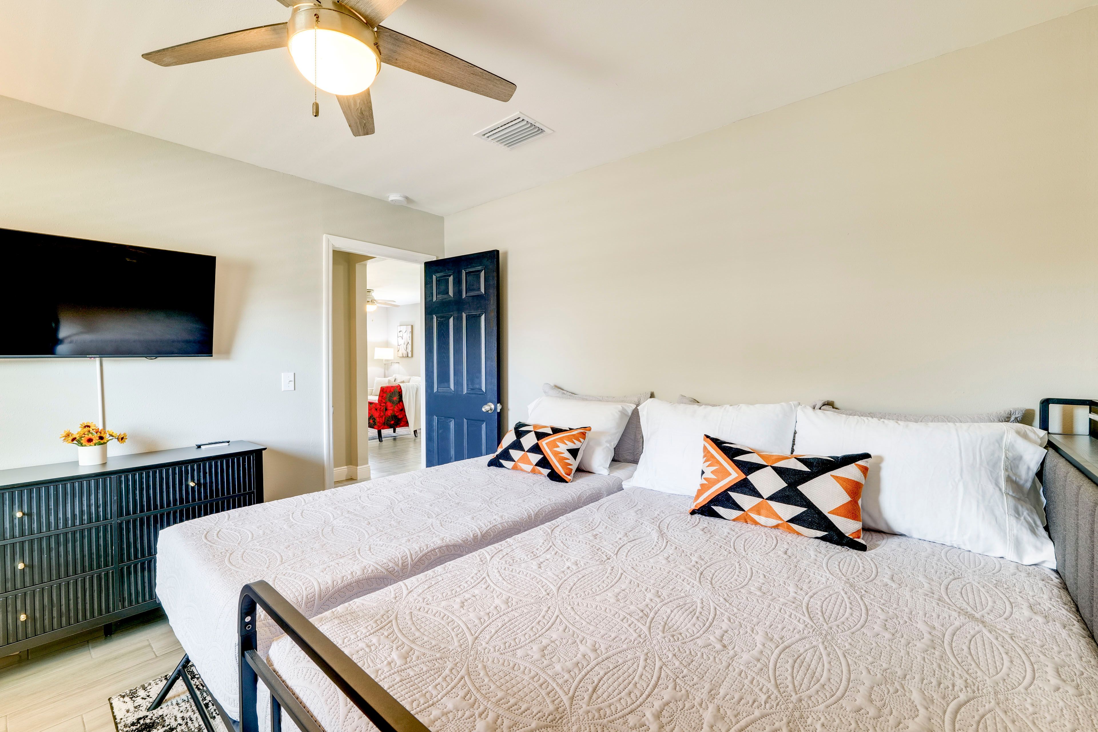 Bedroom 2 | Full Bed | Twin Bed