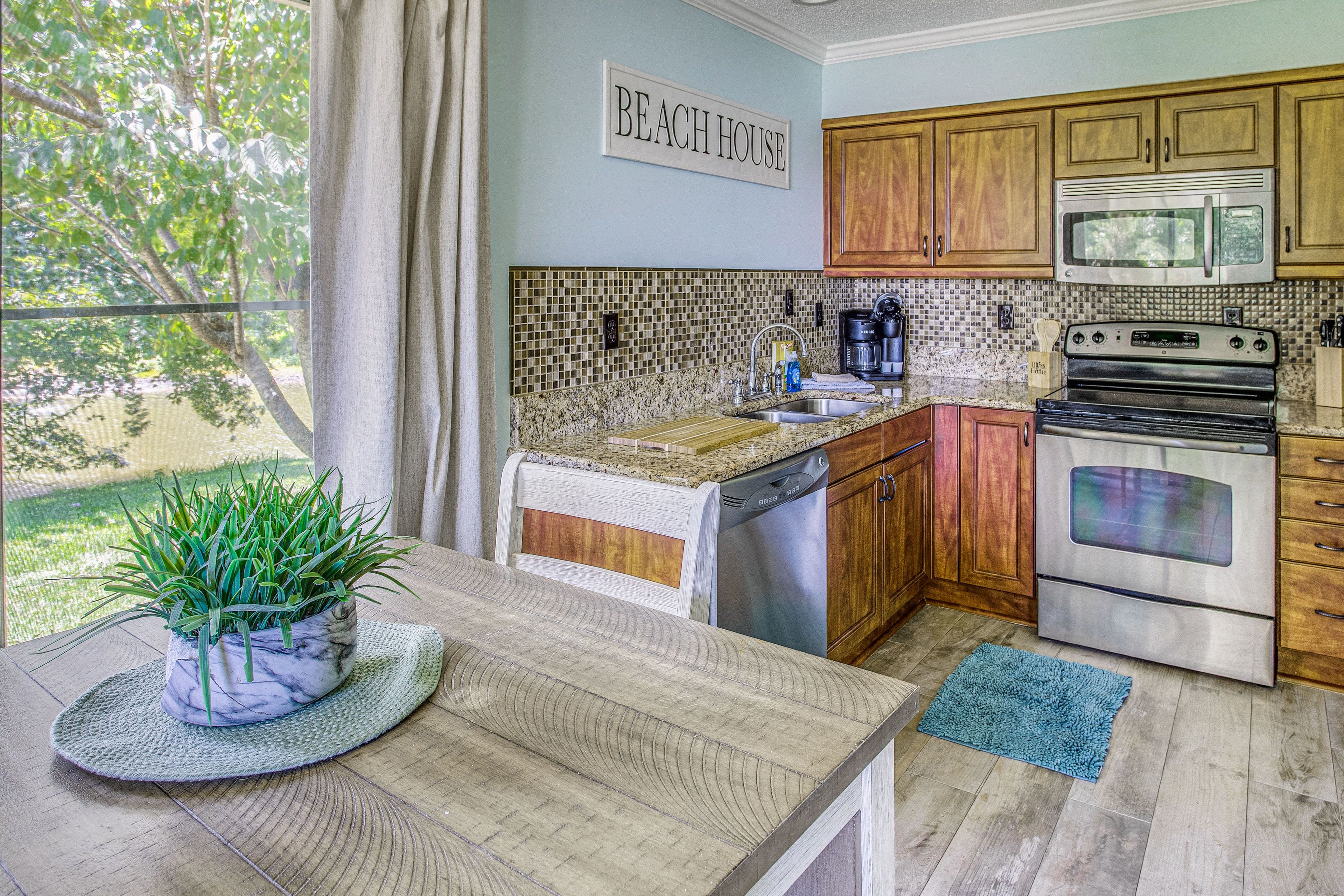 KitchenKitchen & Dining Area