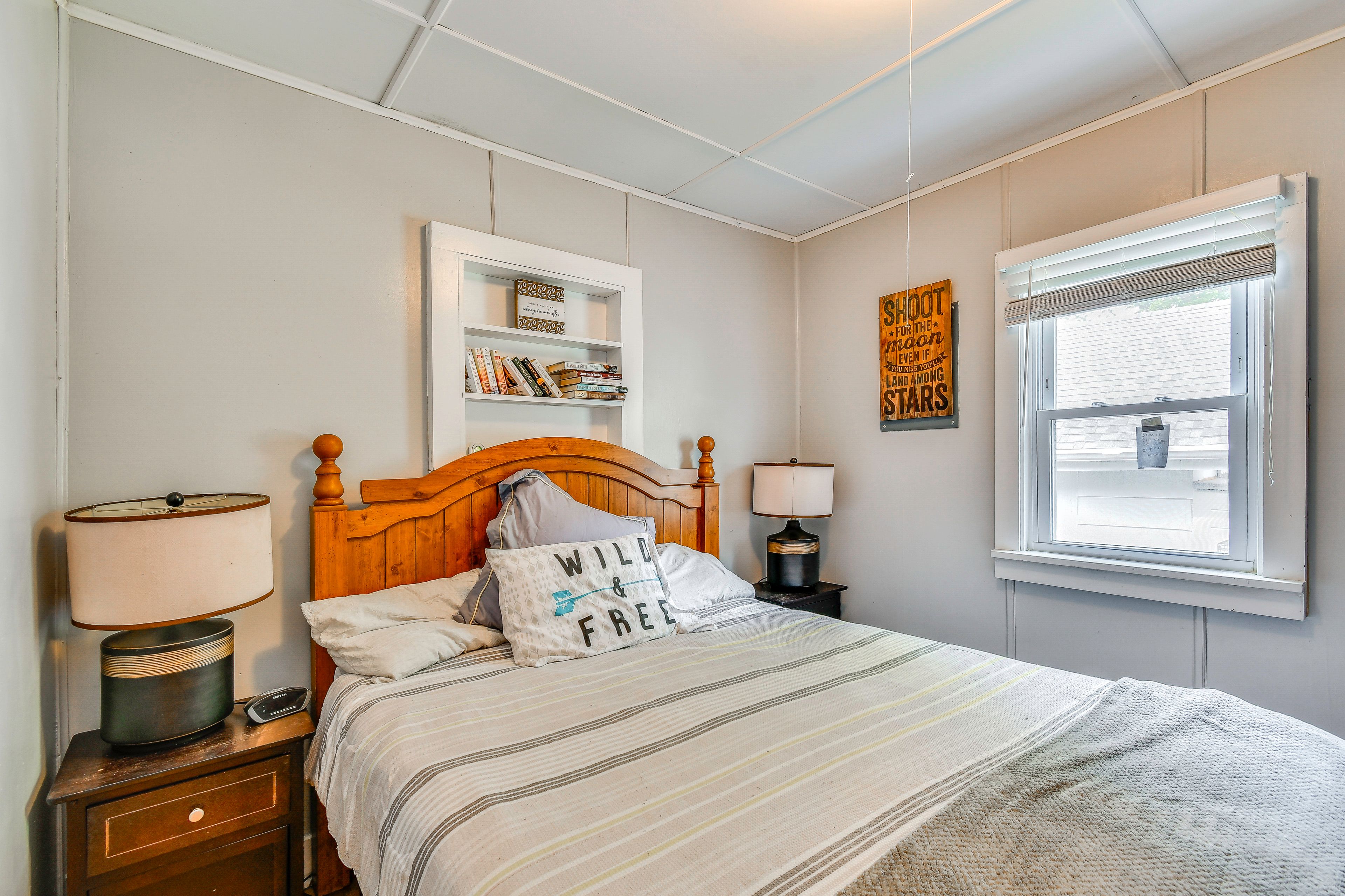 Bedroom 2 | Queen Bed