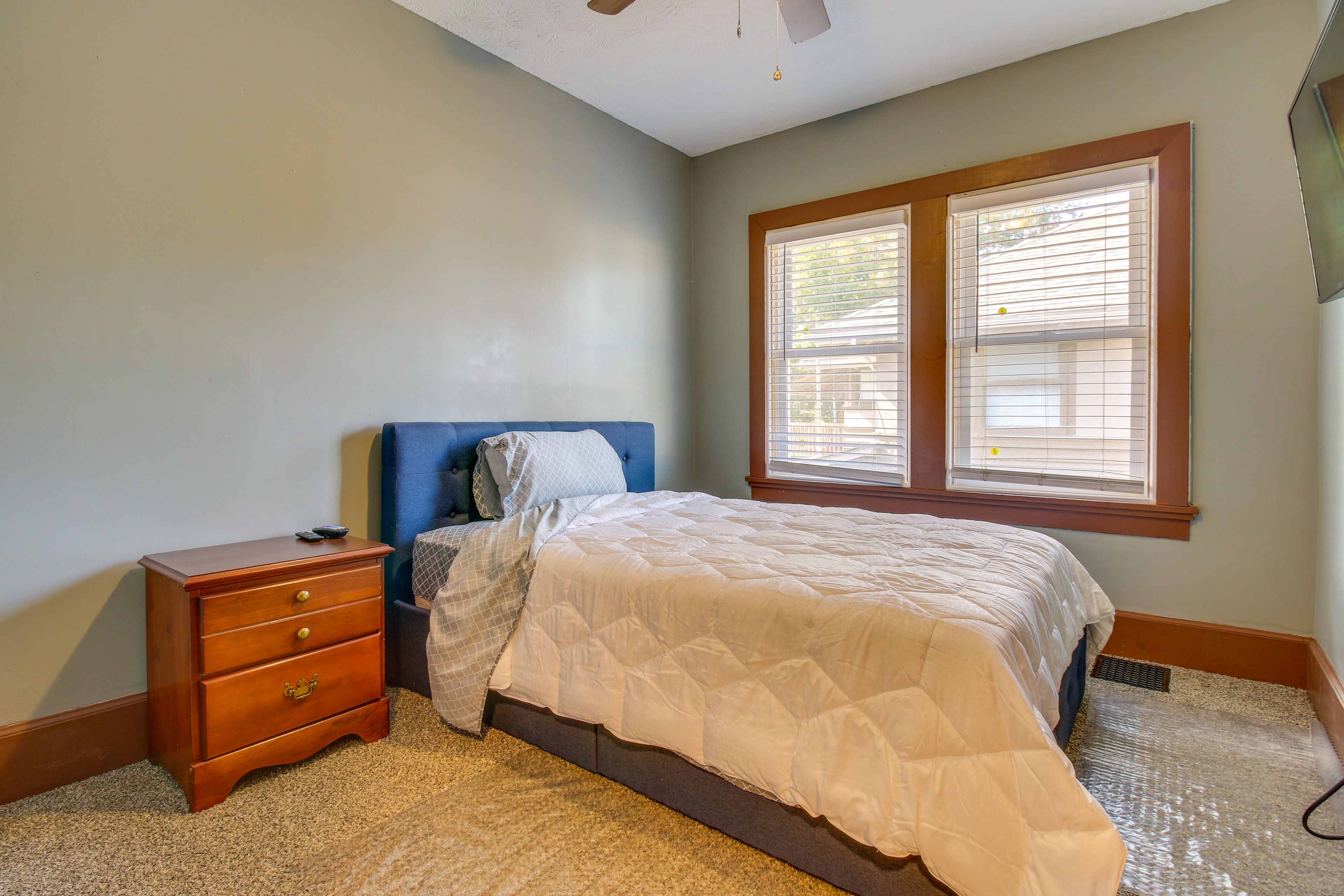 Bedroom 5 | Queen Bed
