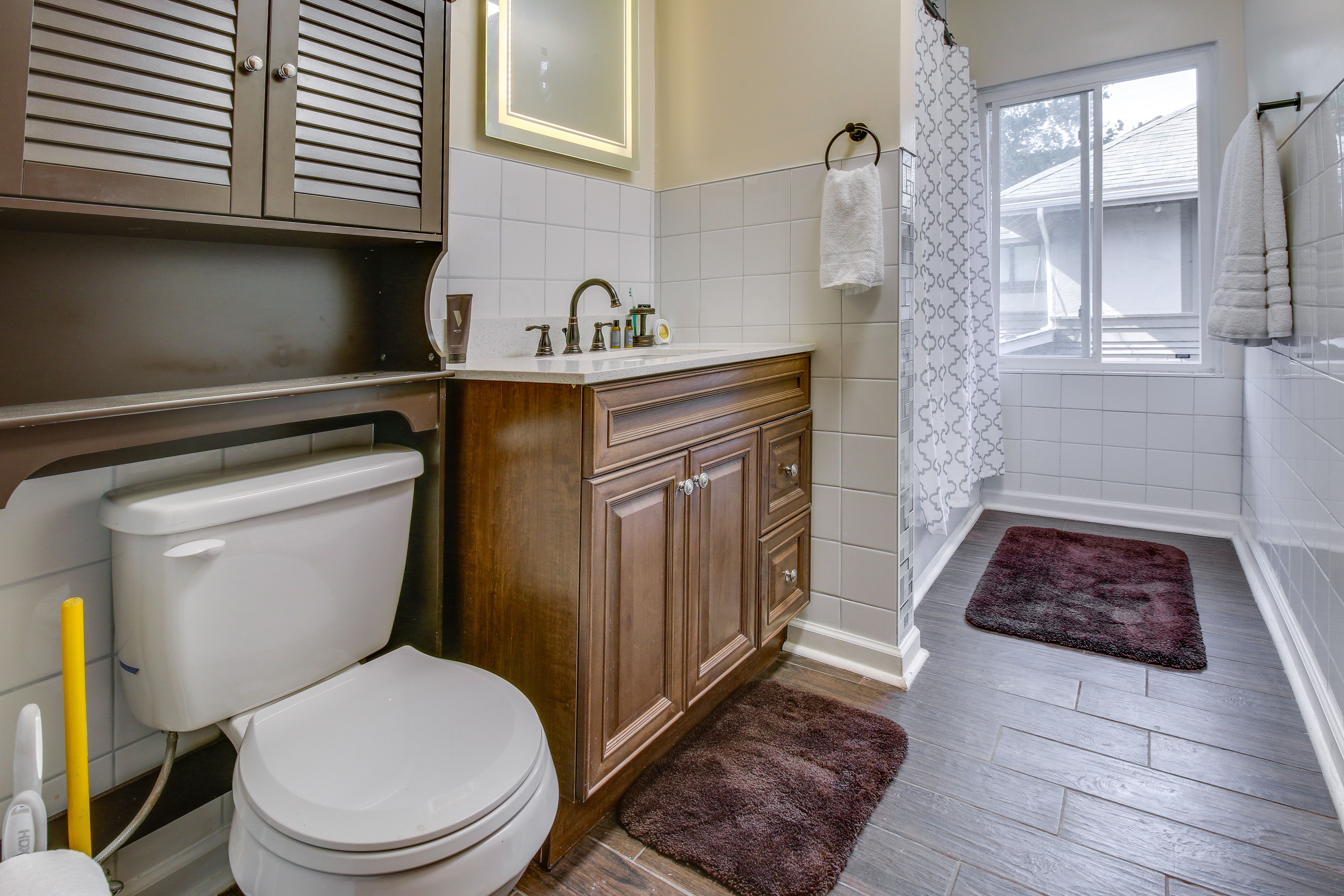 Full Bathroom