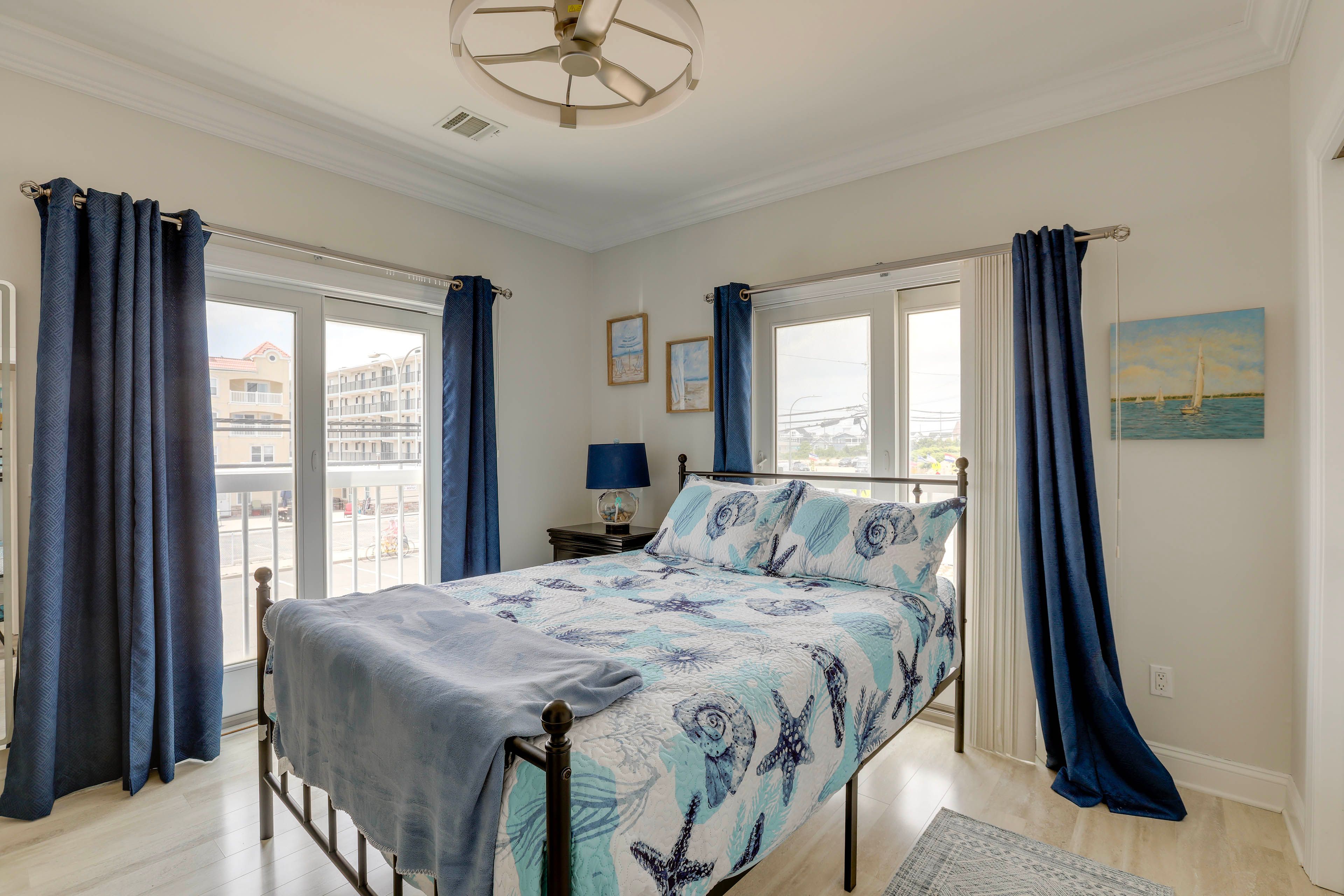 Bedroom 2 | Queen Bed