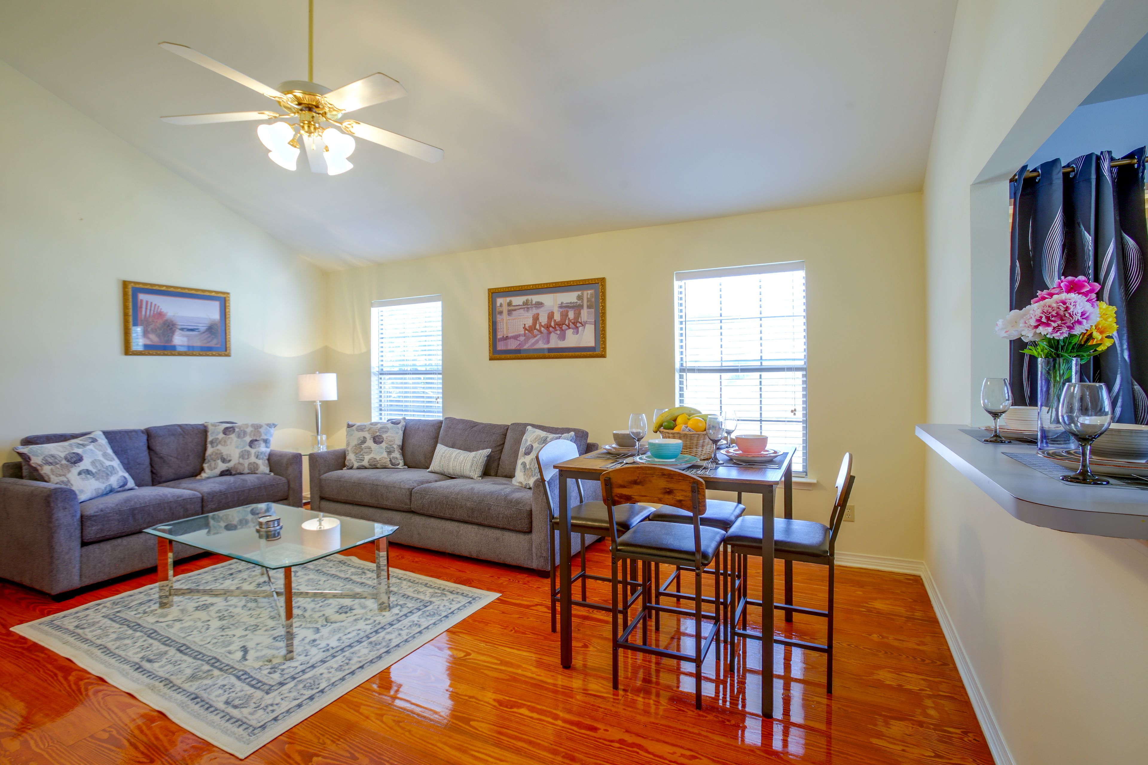Dining Area | Dishware/Flatware Provided