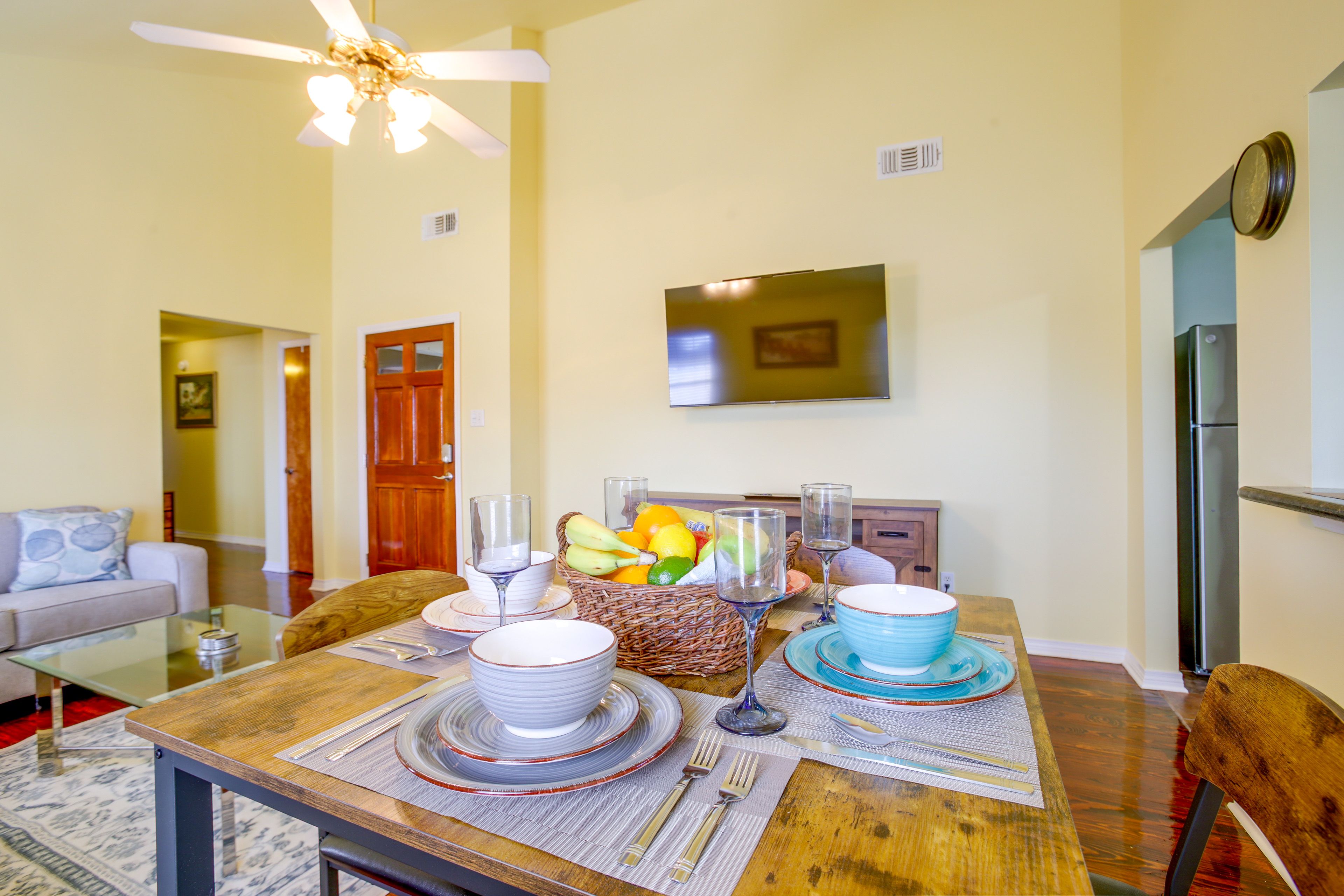 Dining Area | Dishware/Flatware Provided