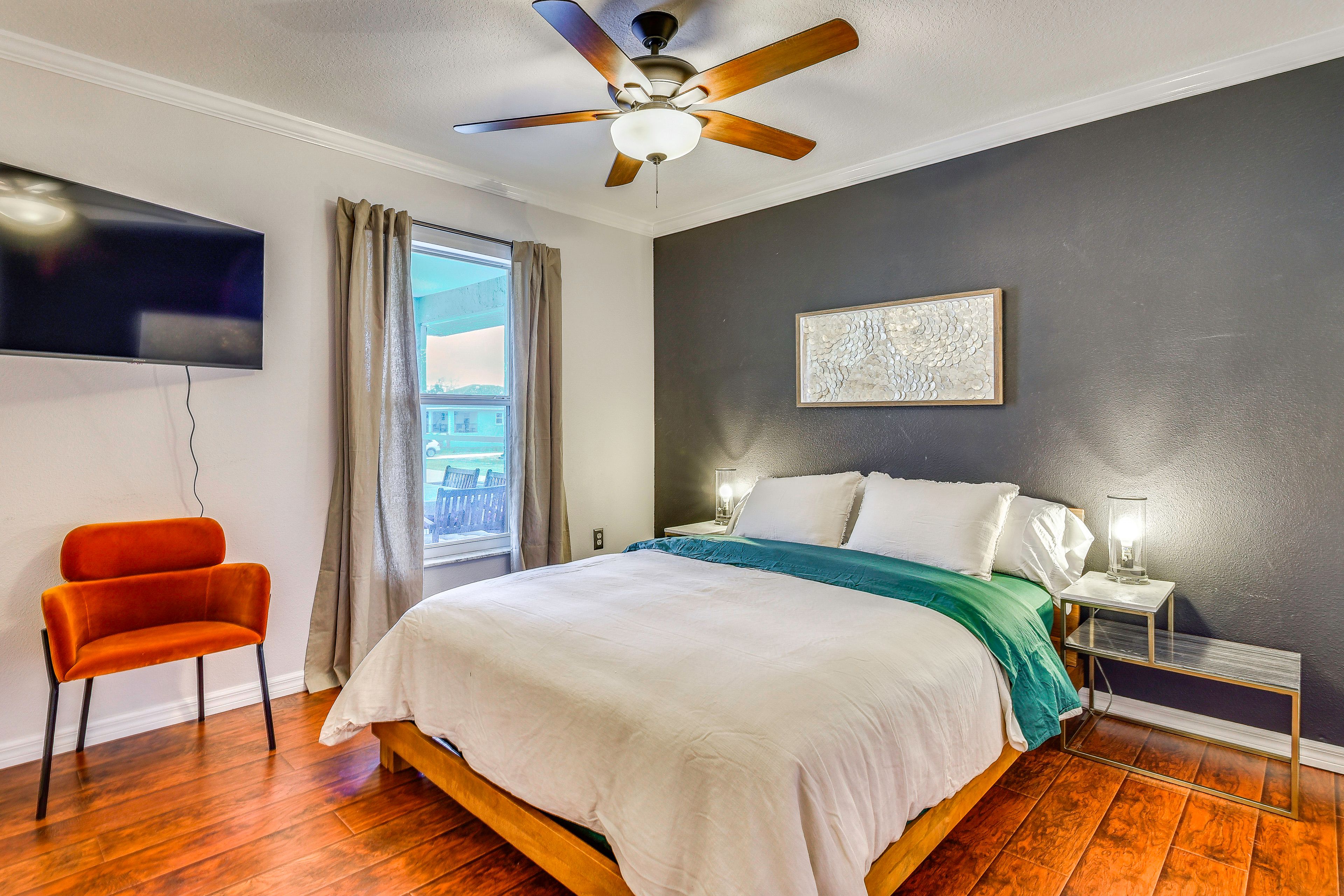 Bedroom 2 | Queen Bed