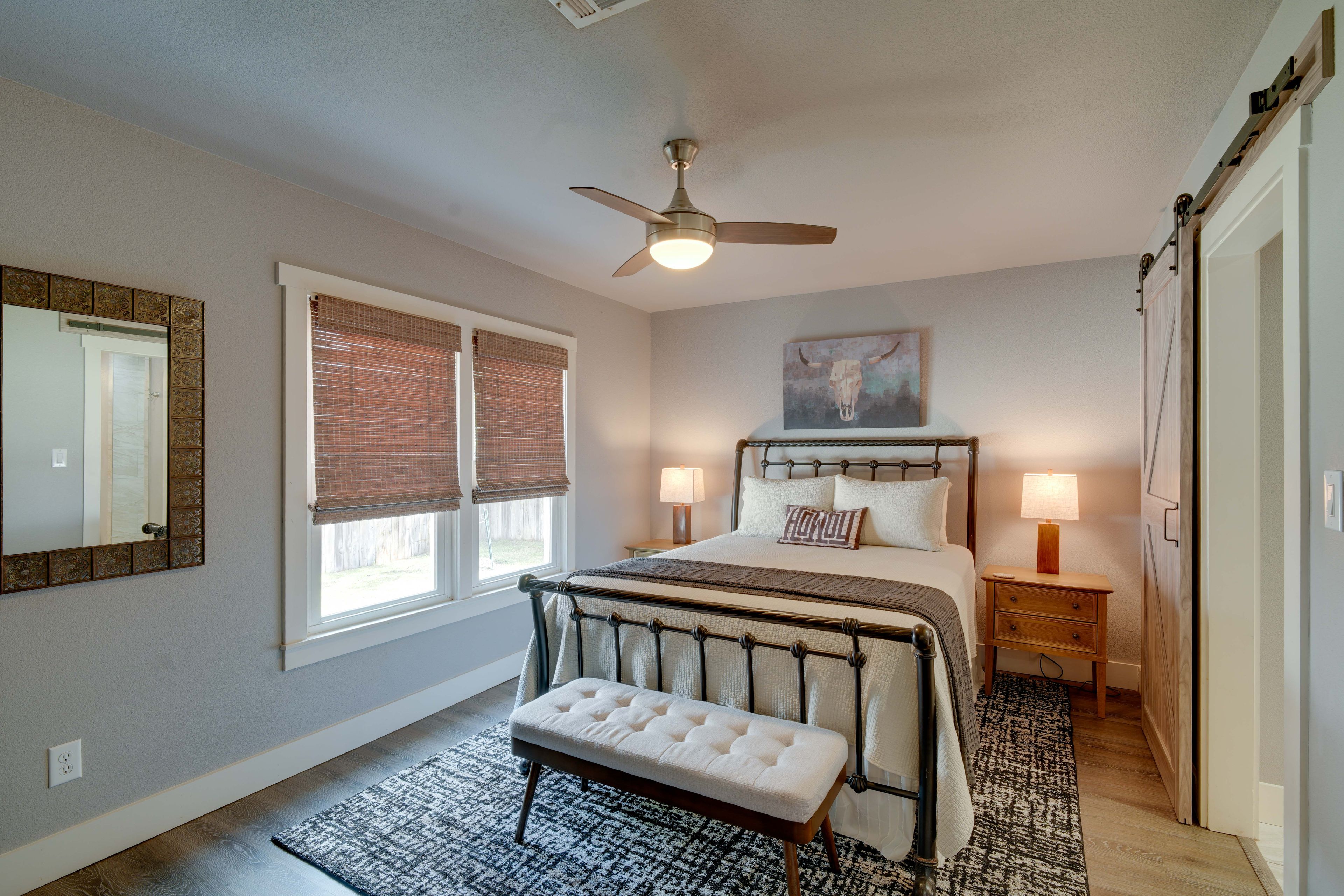 Bedroom 1 | Queen Bed