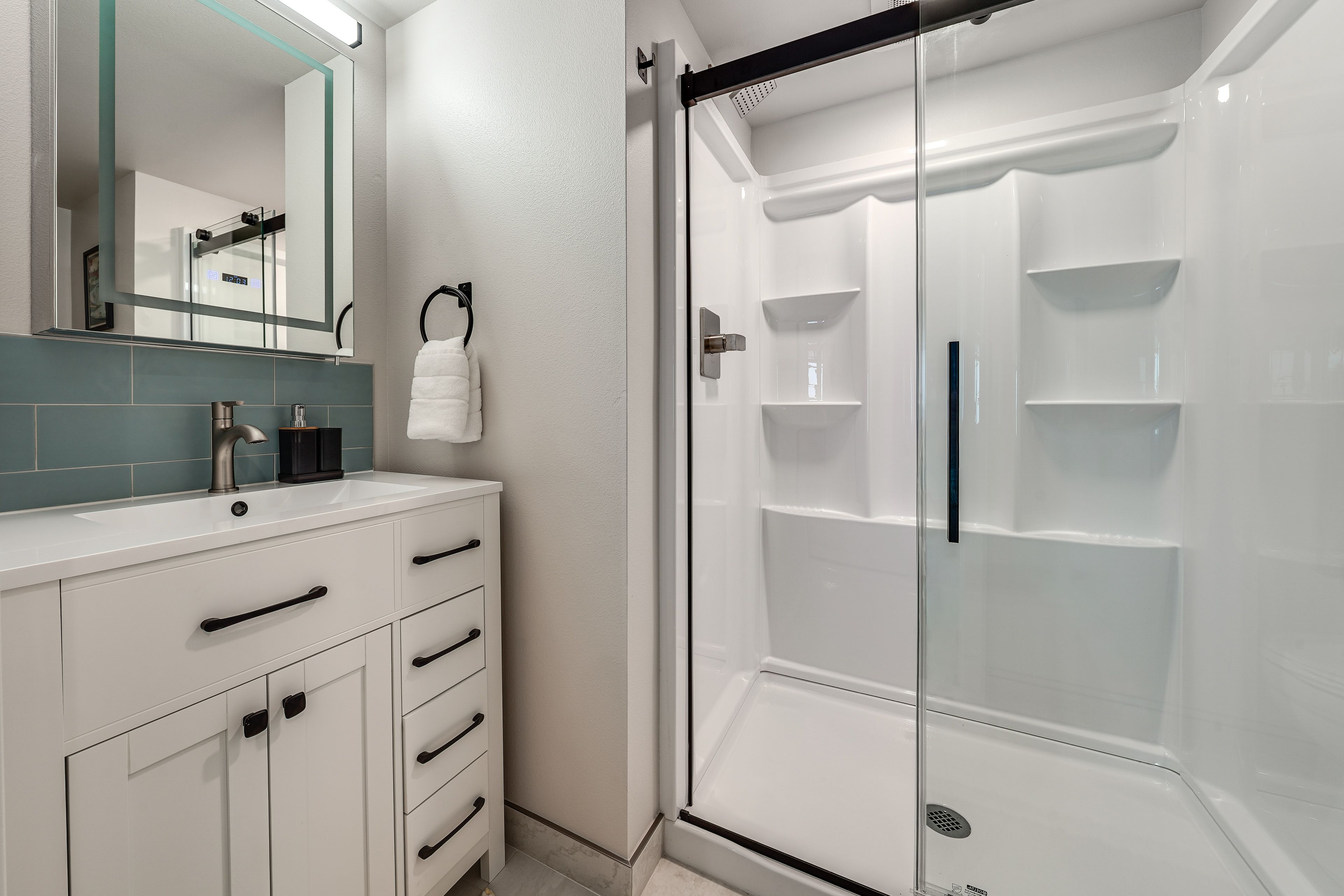En-Suite Bathroom | Towels & Linens Provided