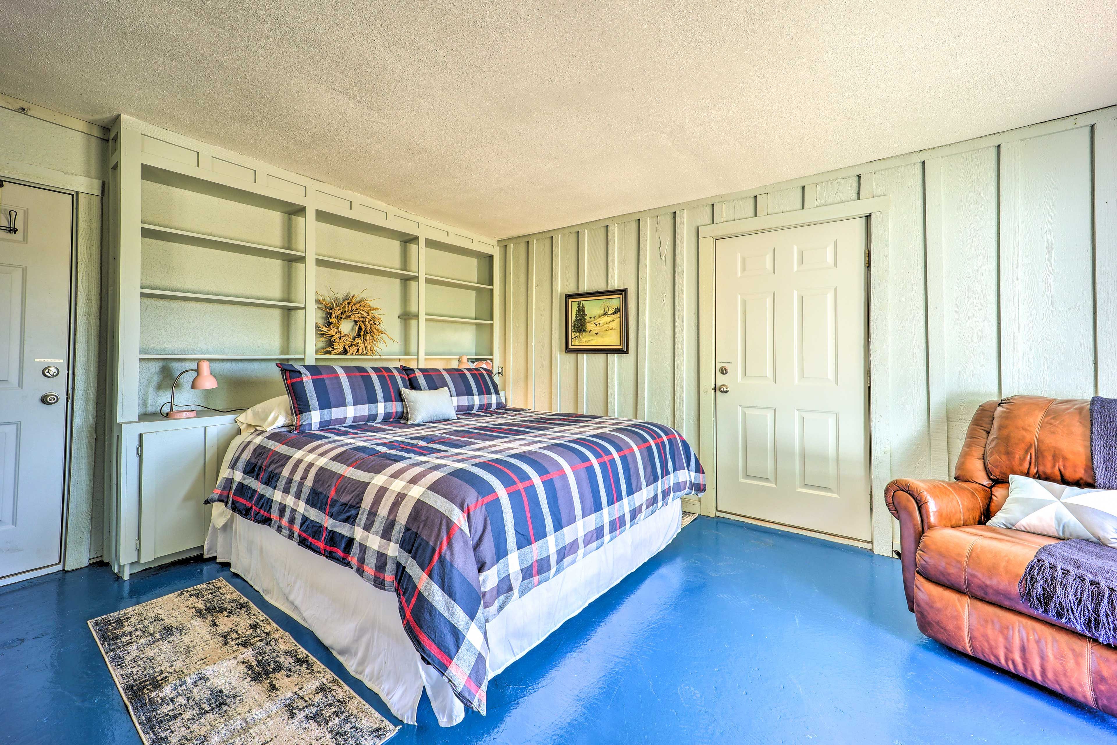 Bedroom 1 | King Bed