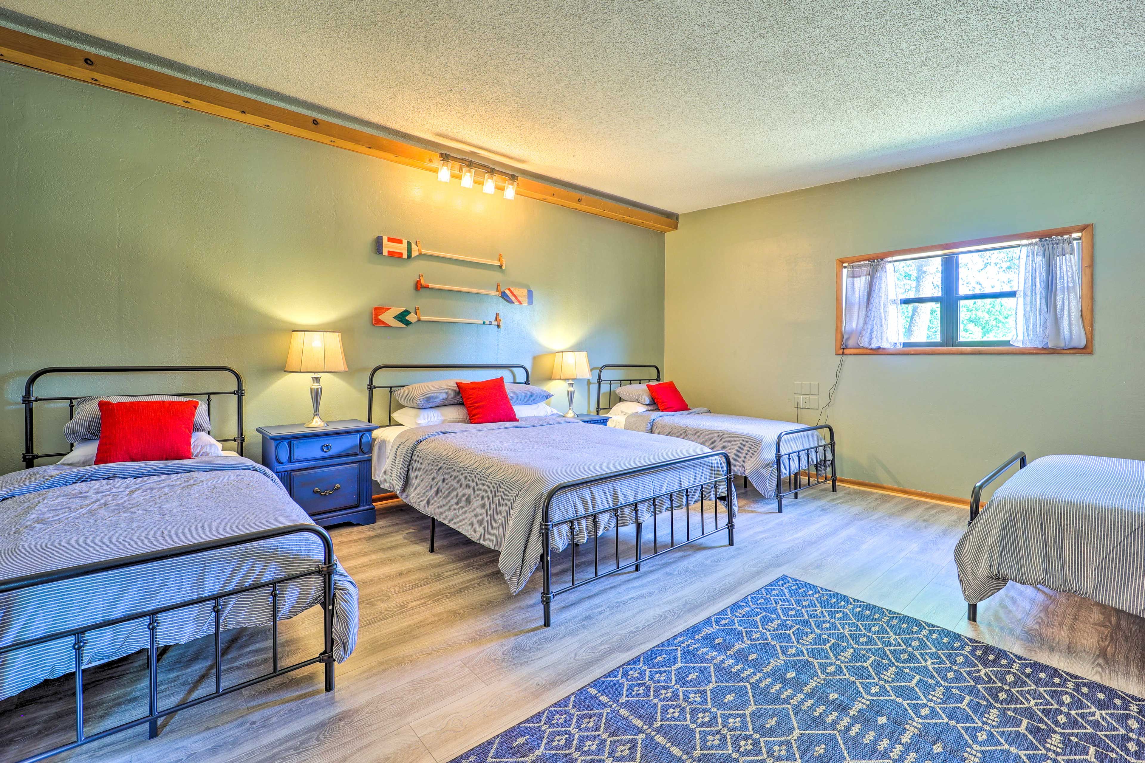 Bedroom 2 | 2 Queen Beds | 2 Twin Beds
