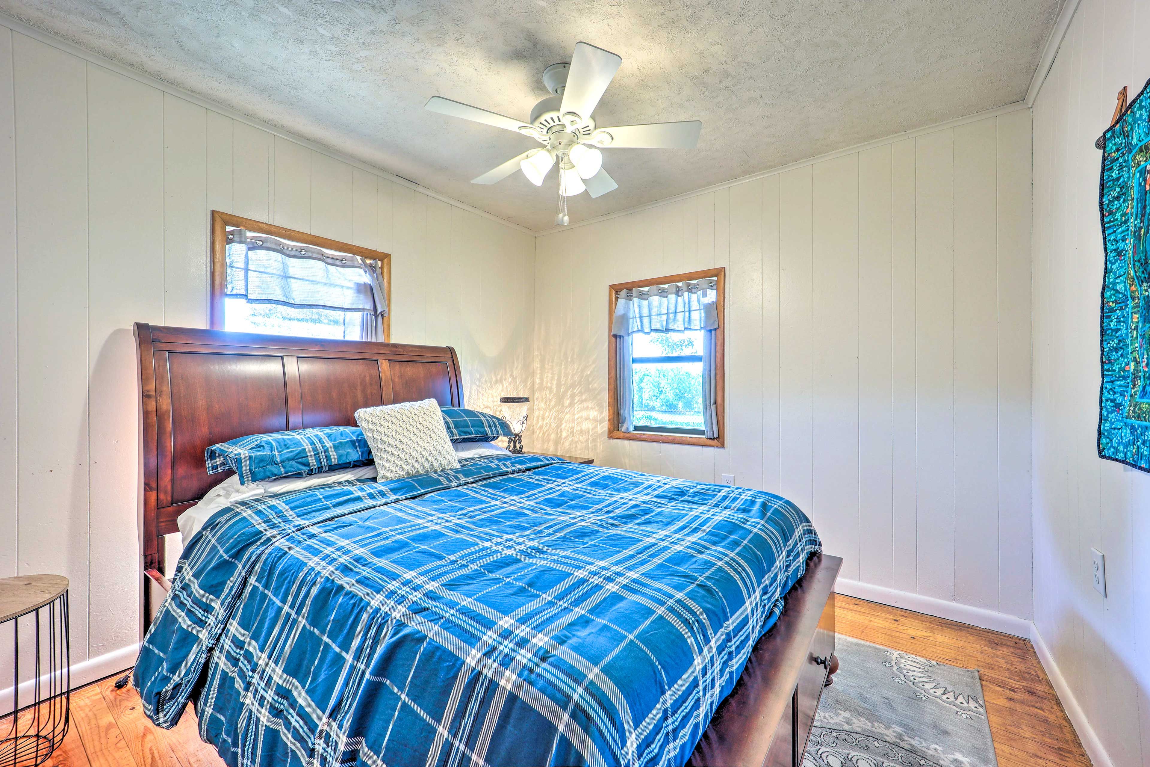 Bedroom 3 | Queen Bed
