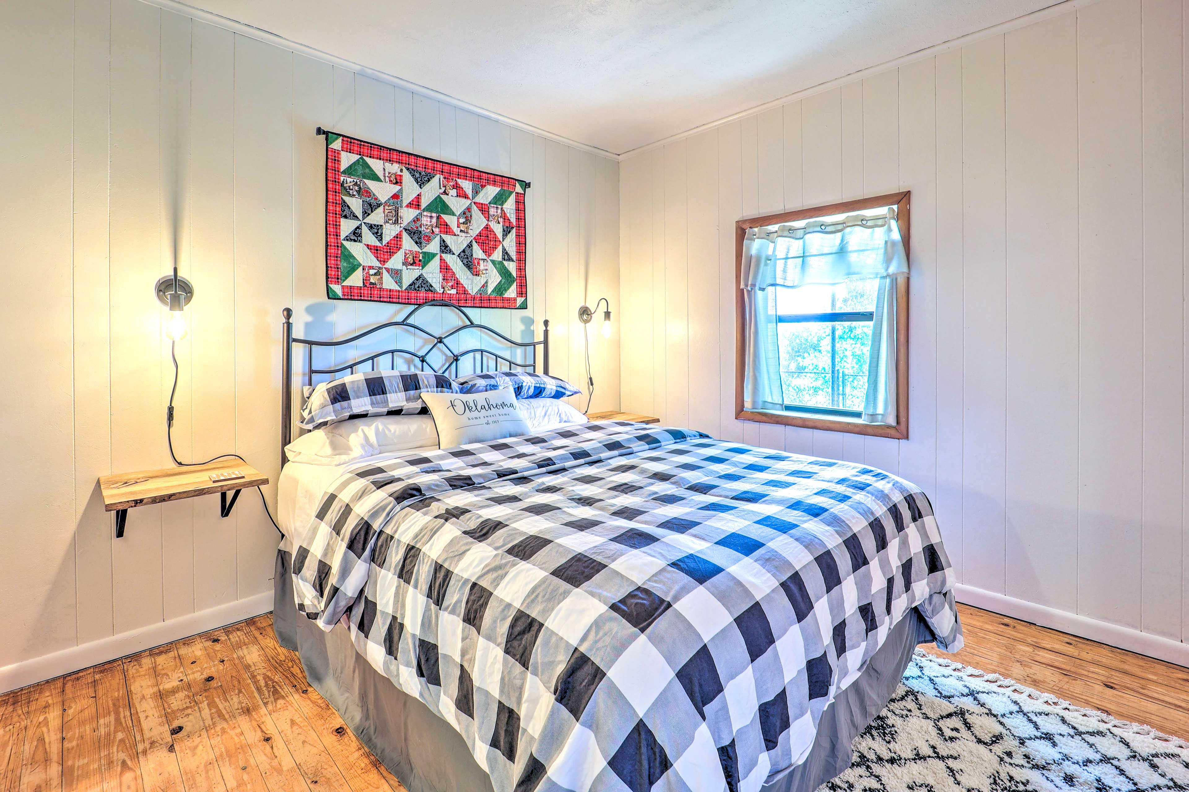 Bedroom 4 | Queen Bed