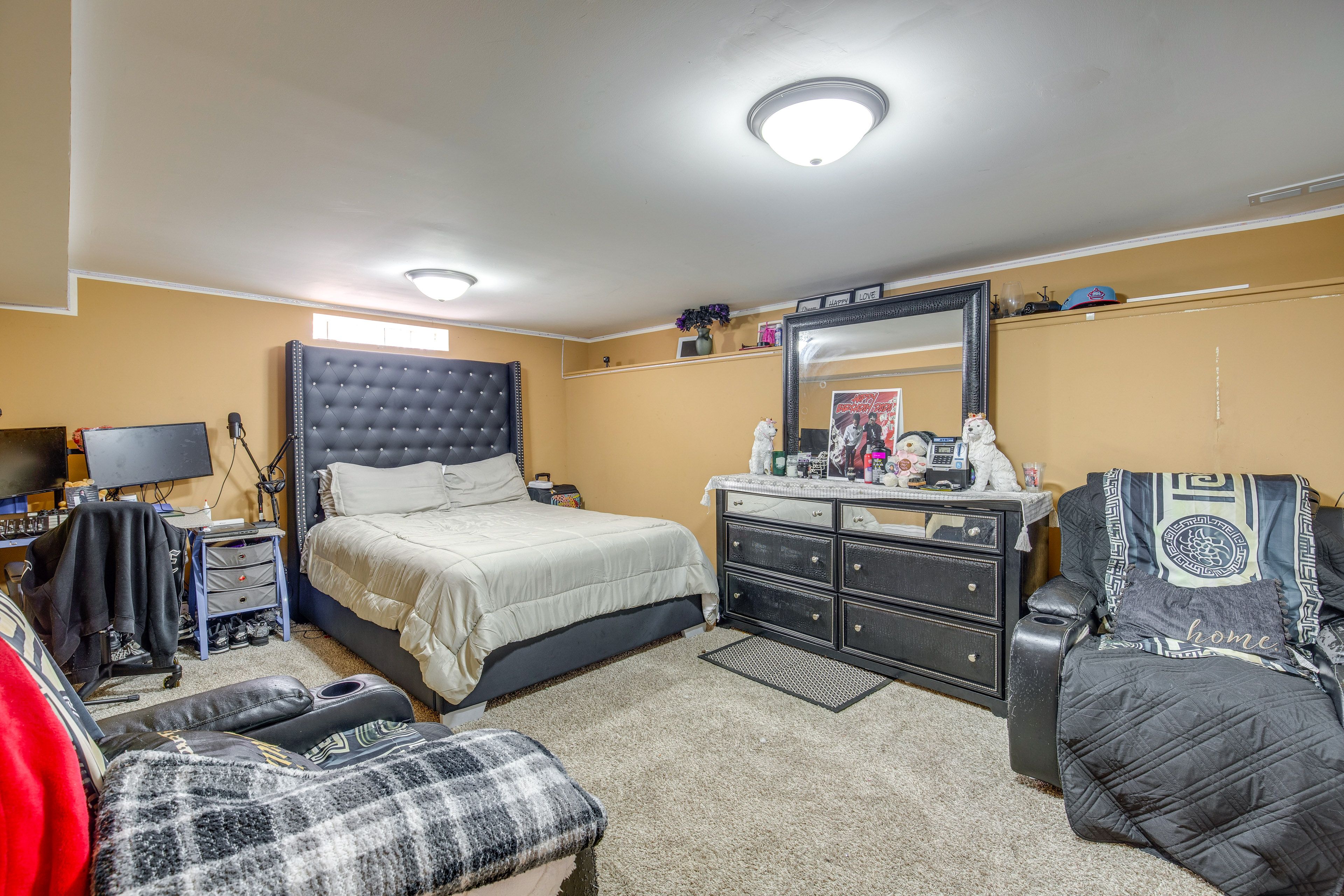 Bedroom 2 | Queen Bed | Workspace | Smart TV