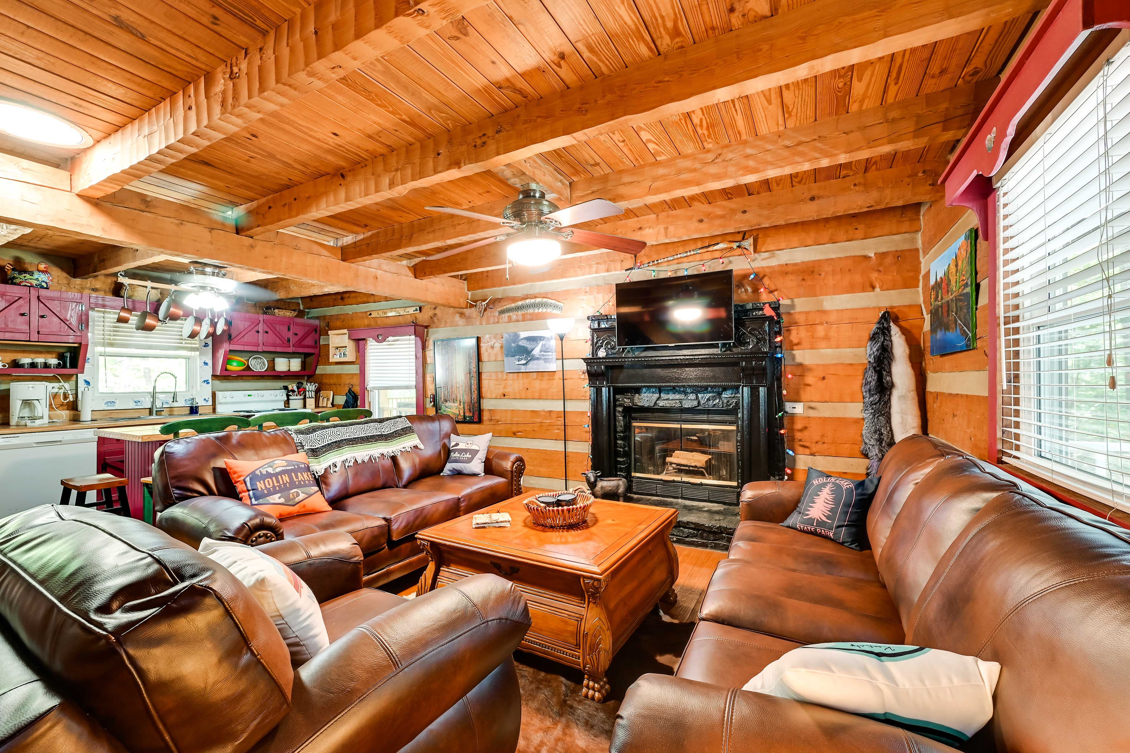 Main Cabin | Living Room | 1st Floor