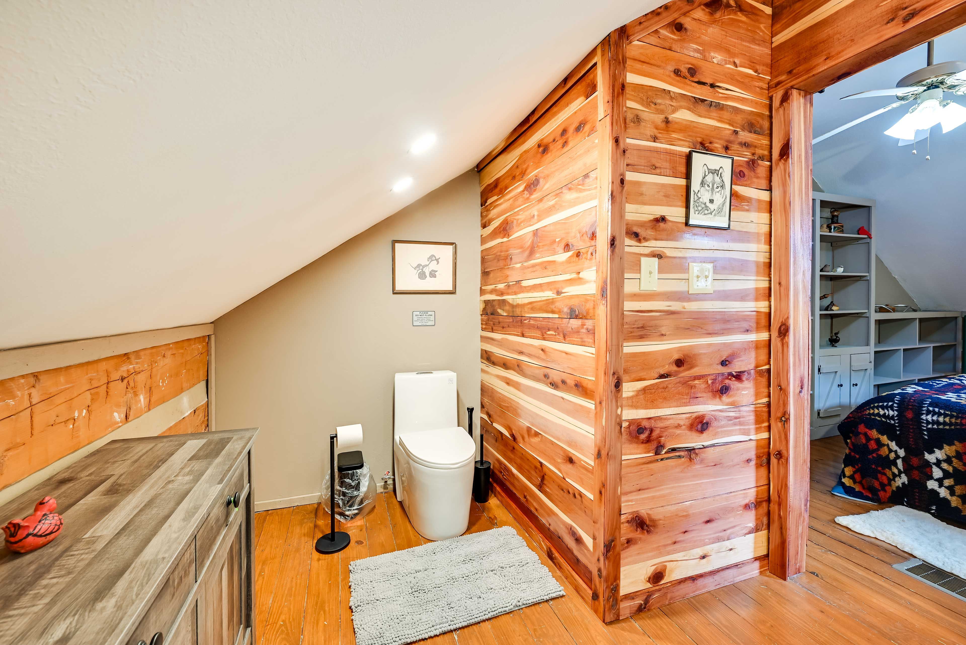 Bathroom | 2nd Floor
