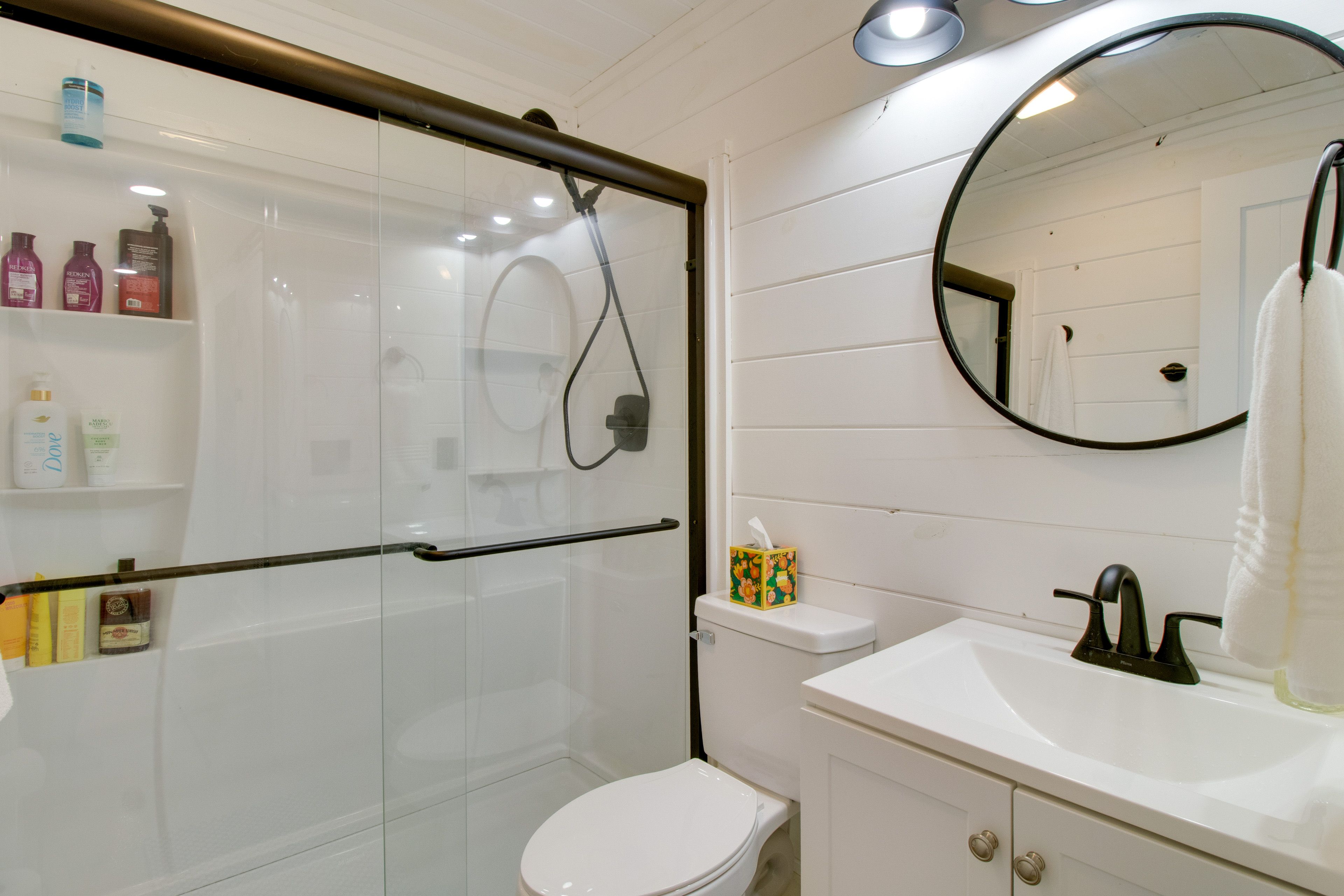 Full Bathroom | 1st Floor