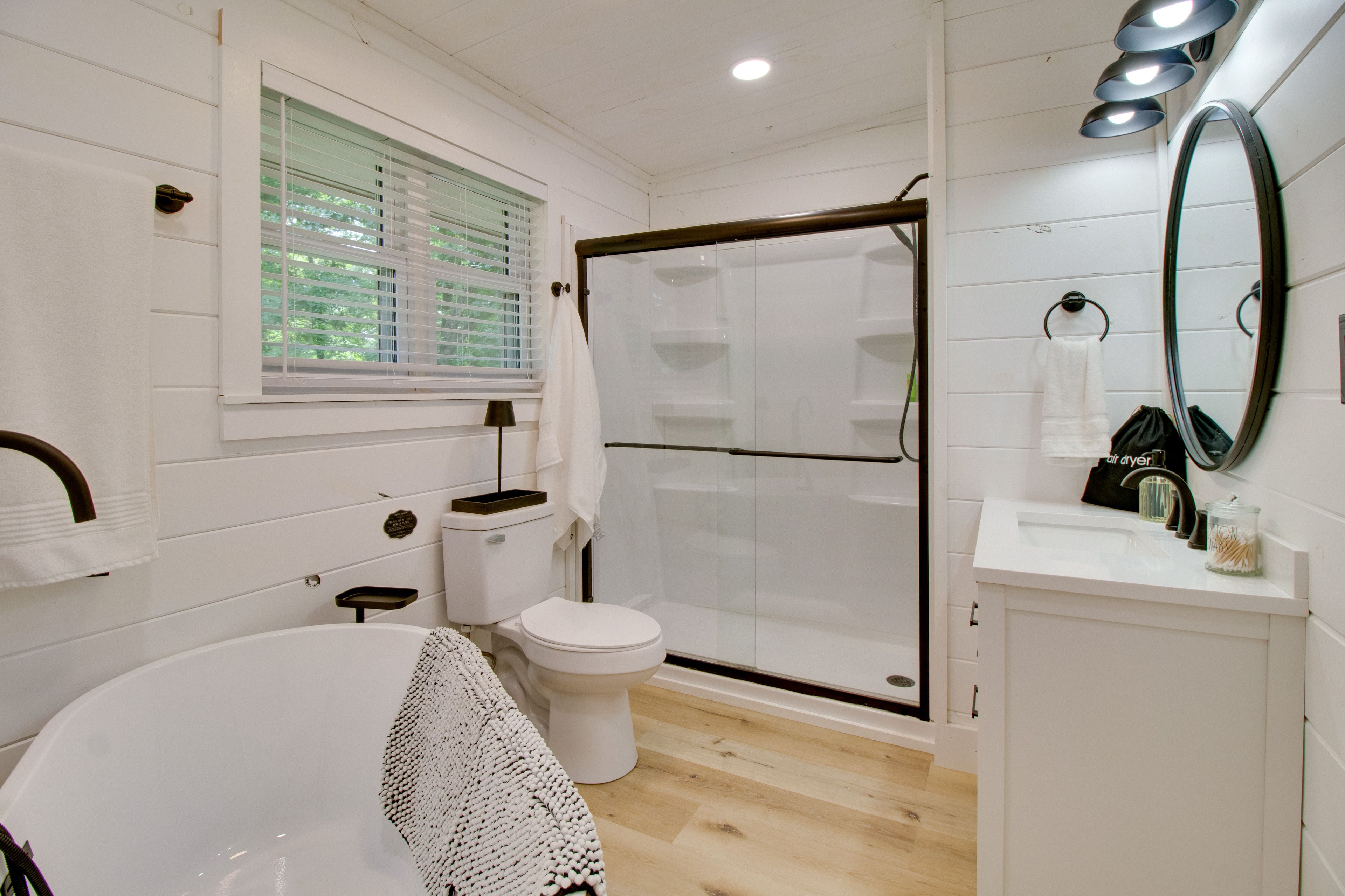 Full Bathroom | 1st Floor