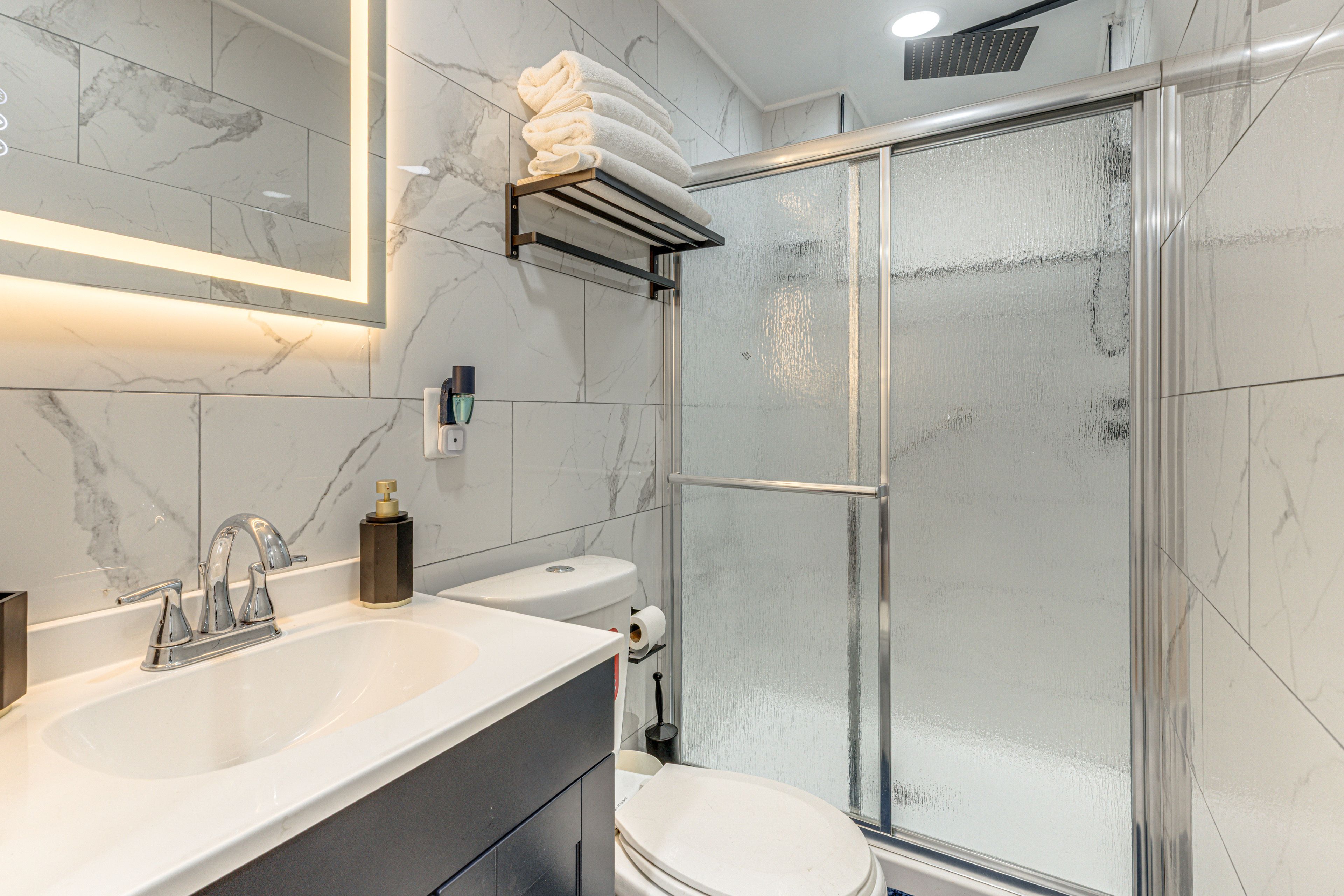 Full Bathroom
