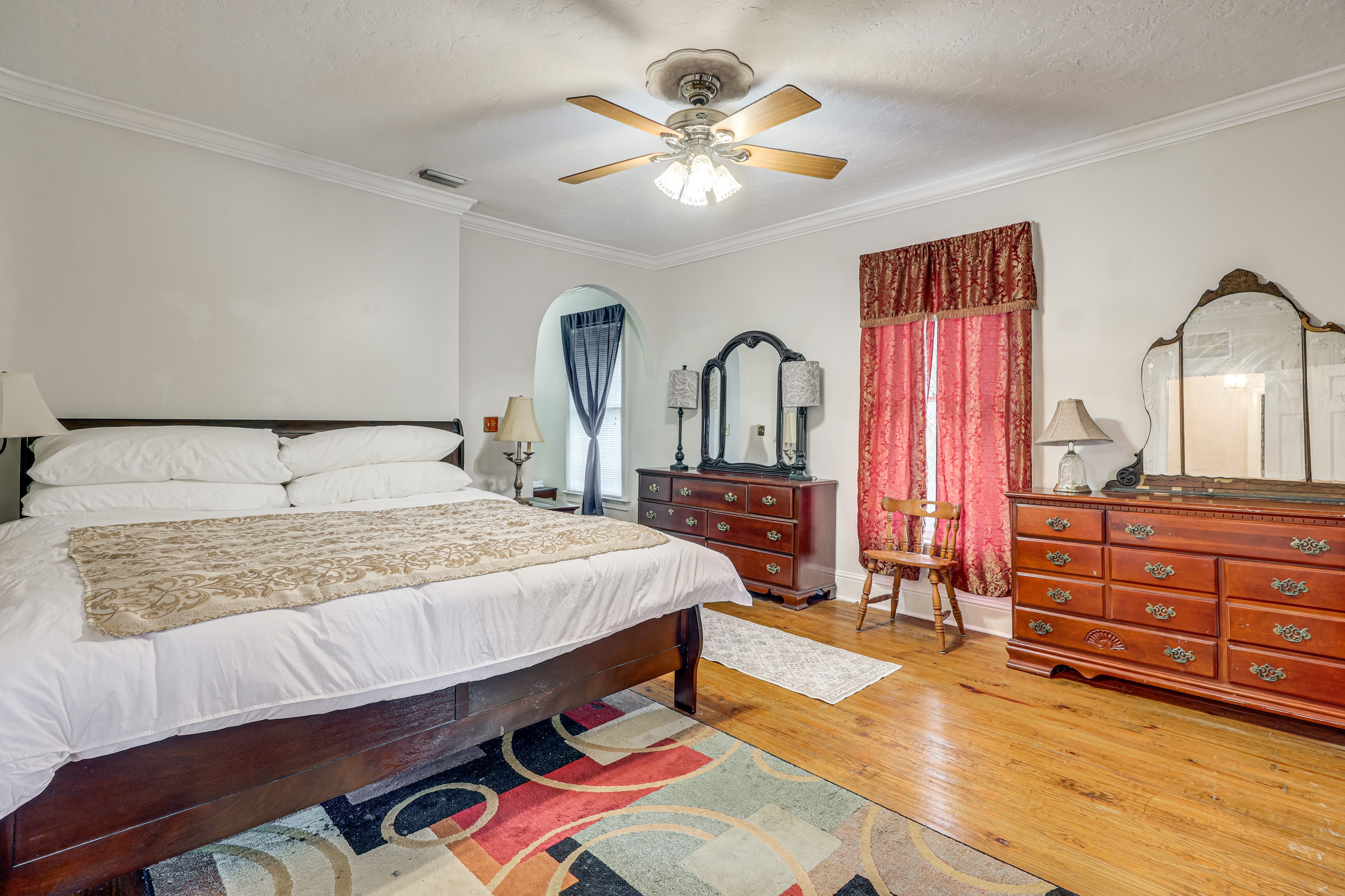 Bedroom 1 | King Bed