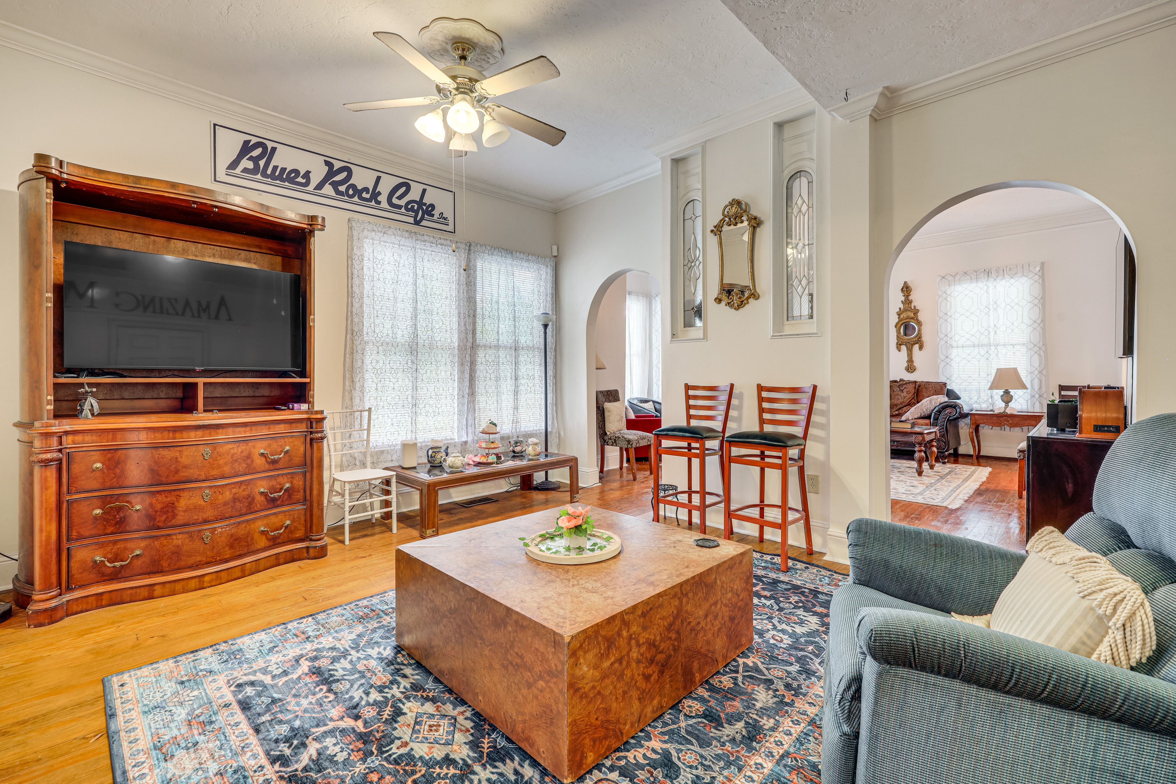 Living & Sitting Rooms