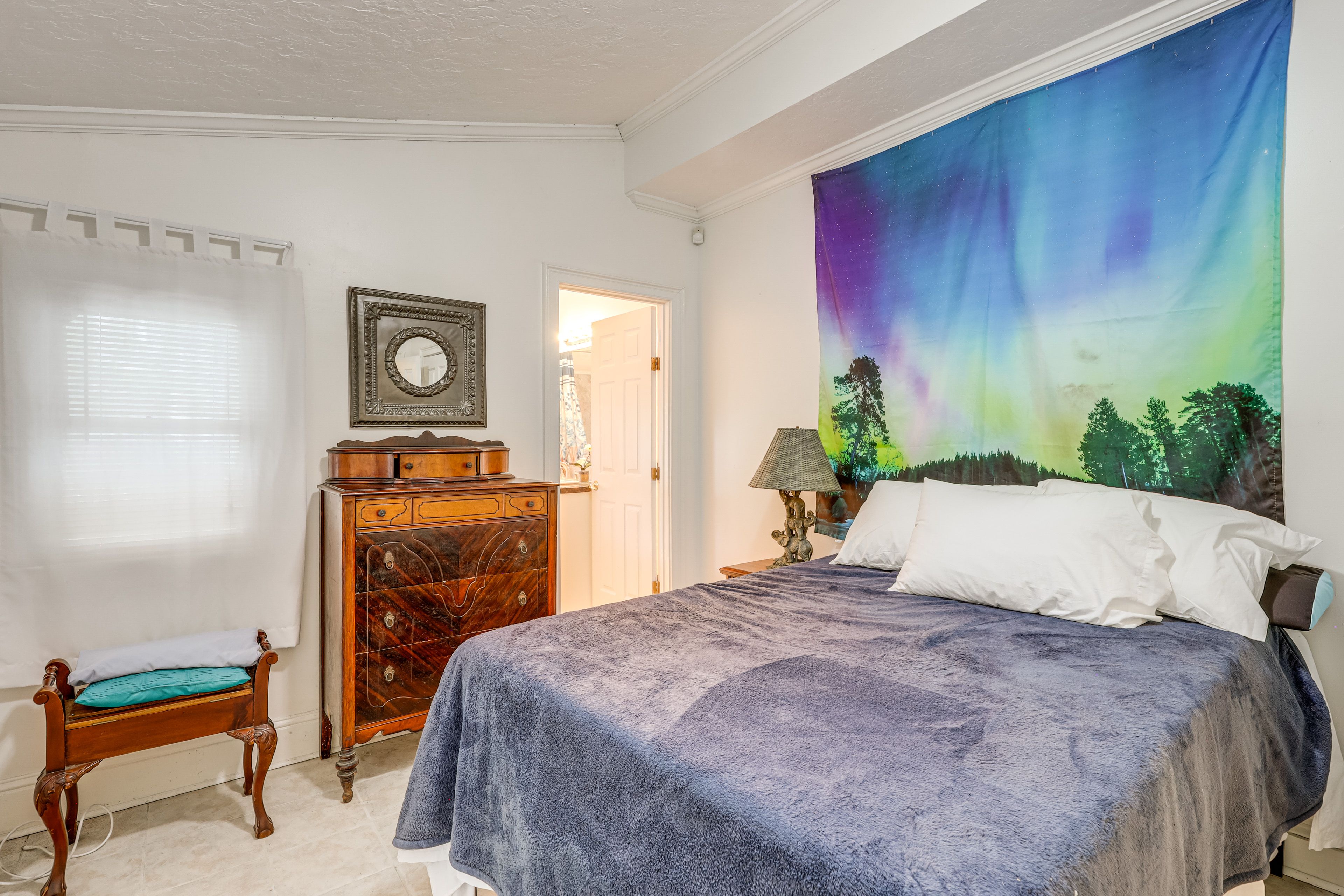 Bedroom 3 | Queen Bed