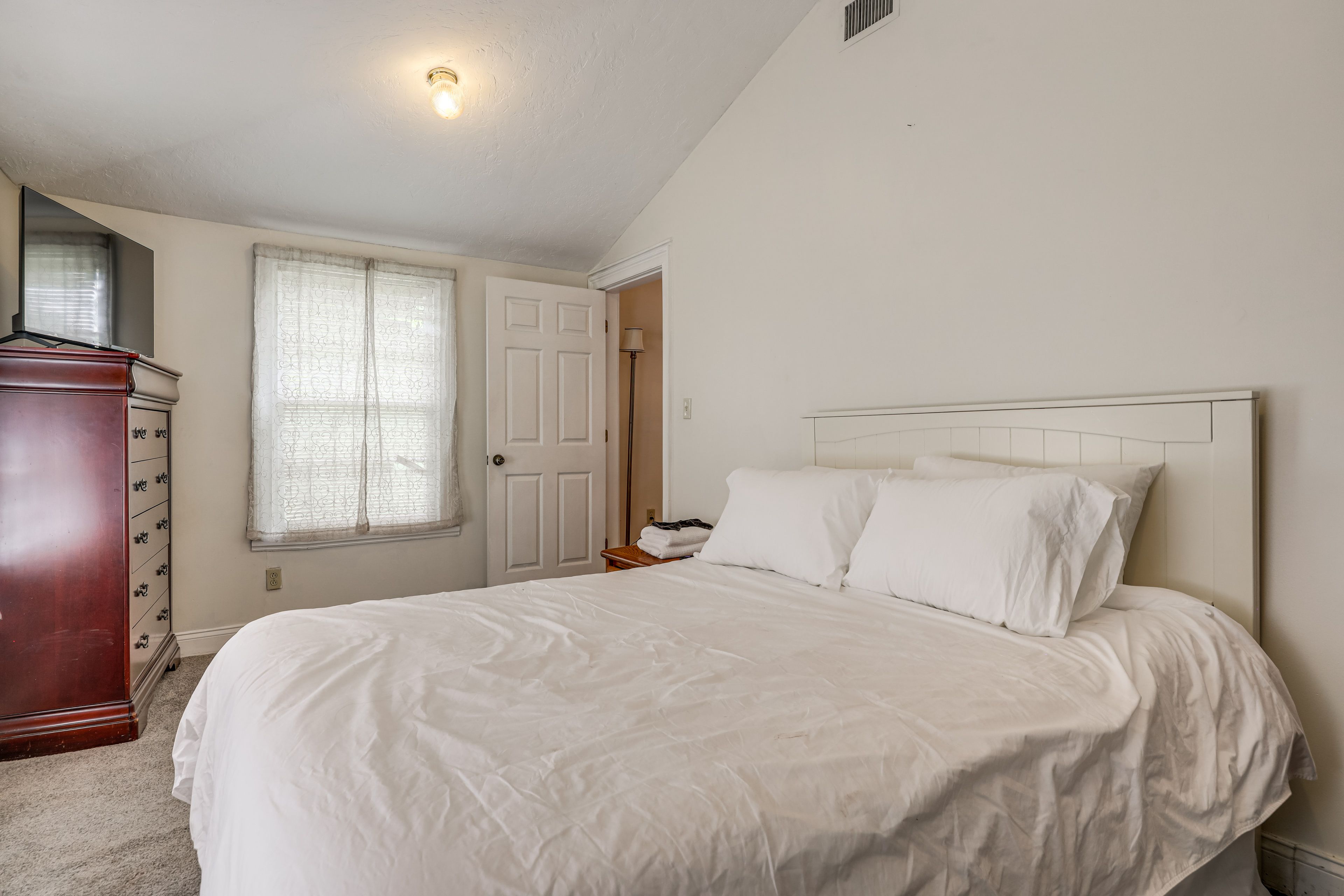 Bedroom 5 | Queen Bed