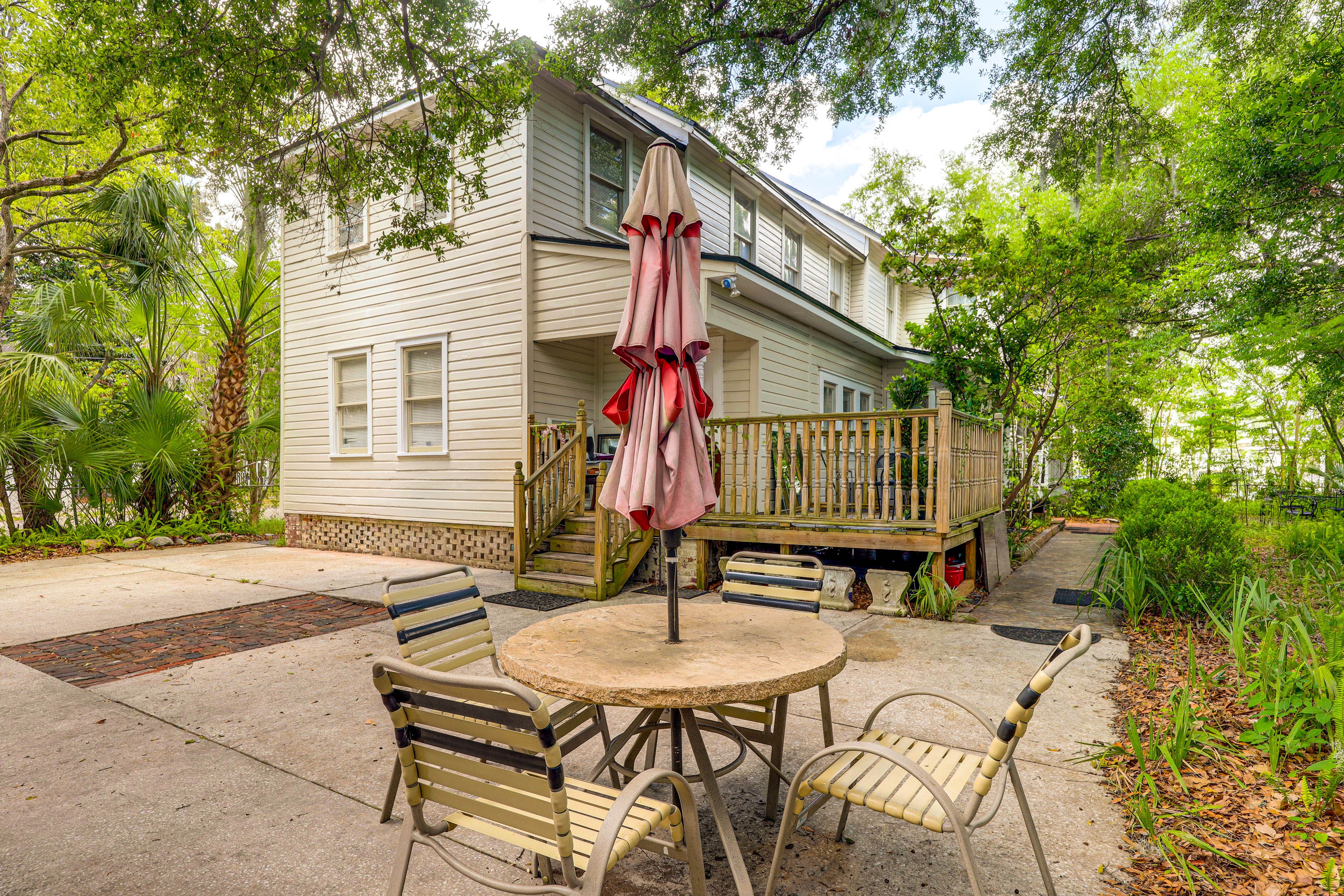 Backyard | Deck | Dining