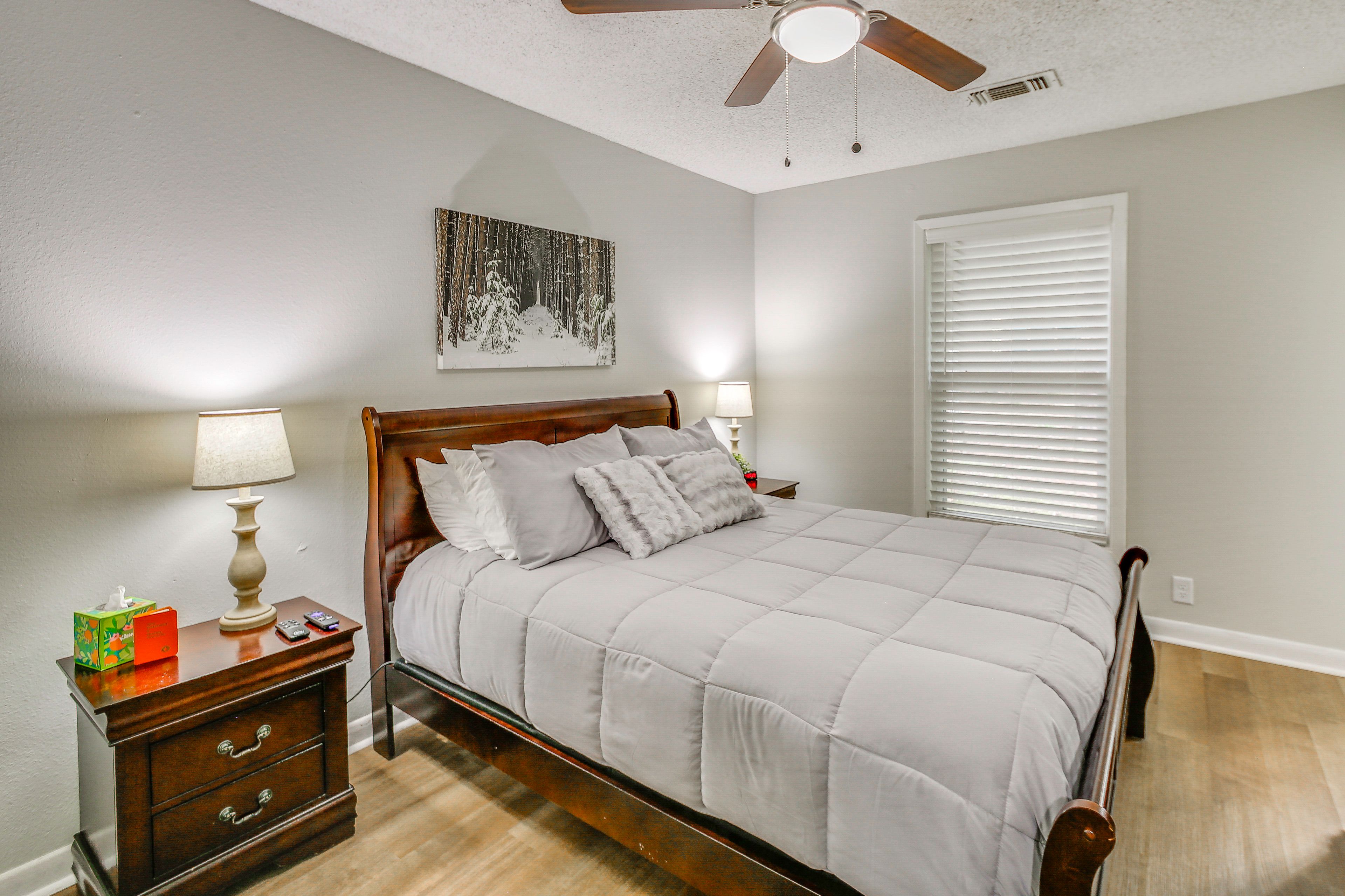 Bedroom 2 | Queen Bed