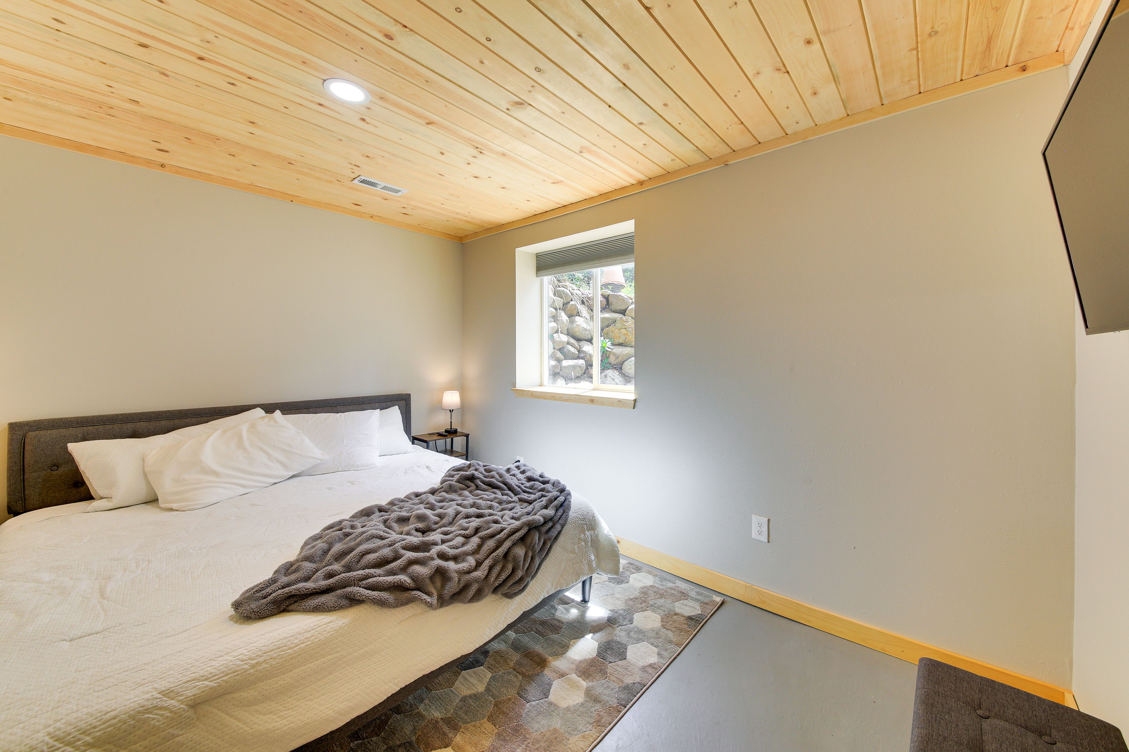 Bedroom 2 | King Bed