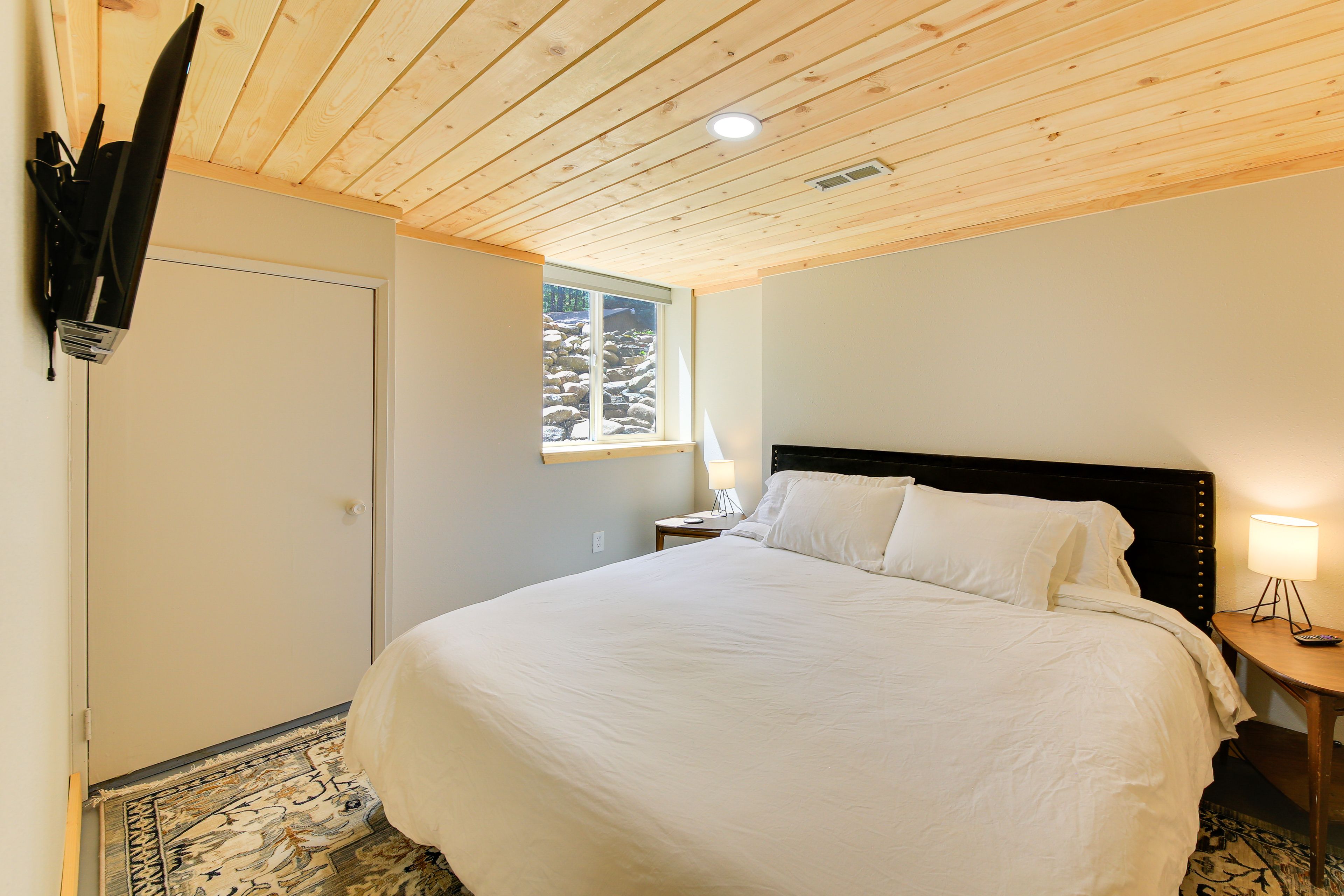 Bedroom 1 | King Bed