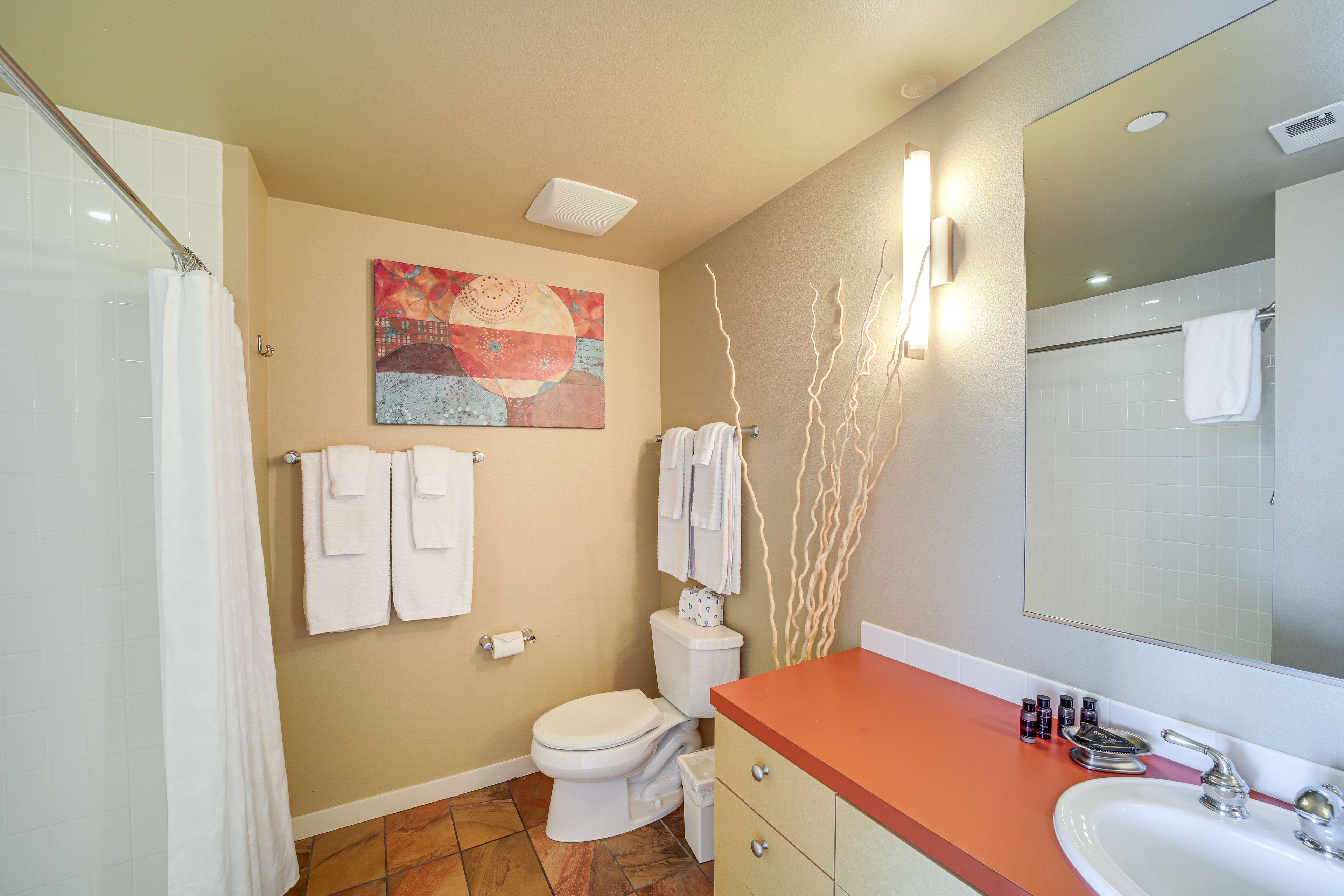 Unit 1 | Full Bathroom