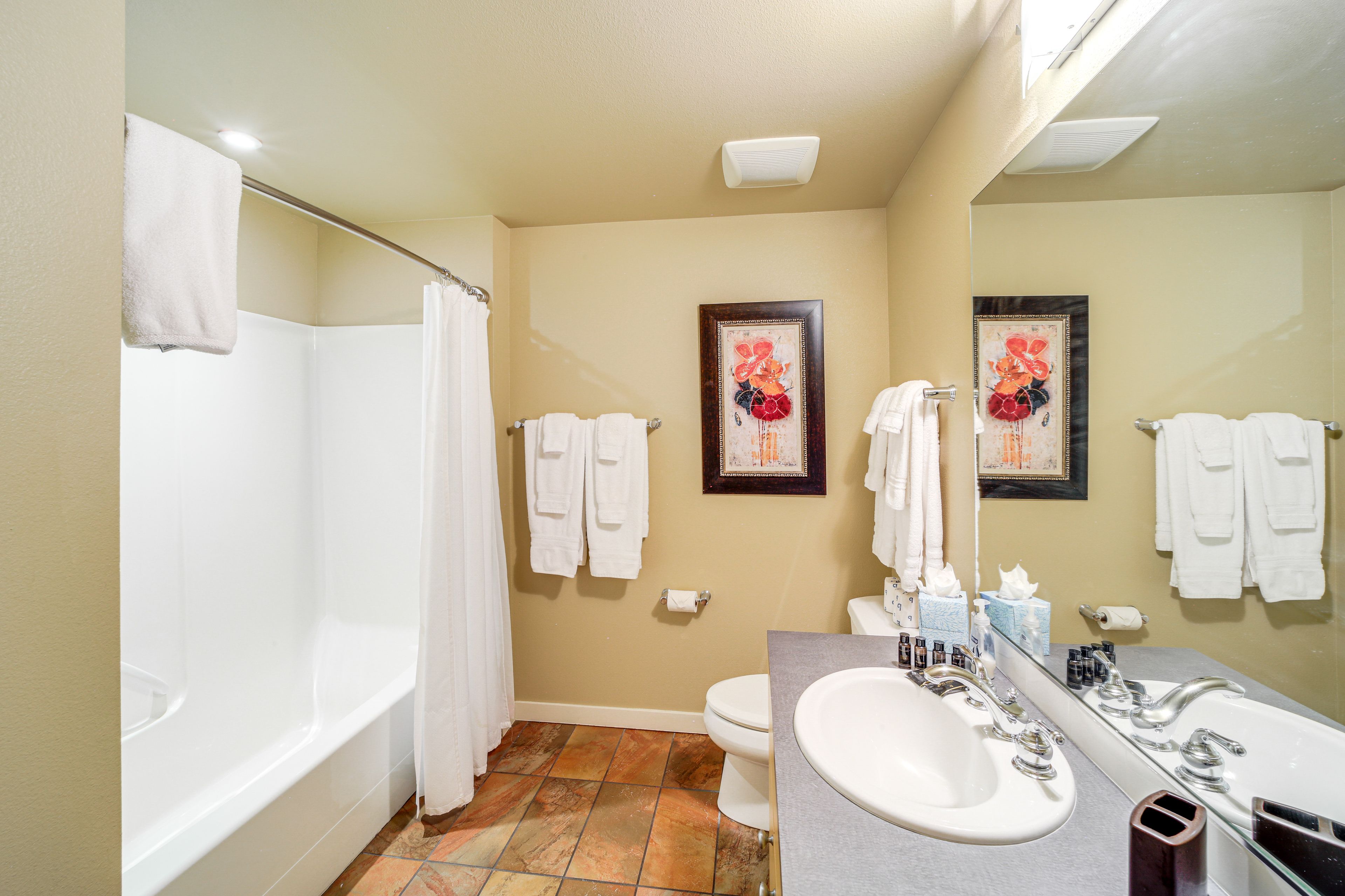 Unit 1 | Full Bathroom