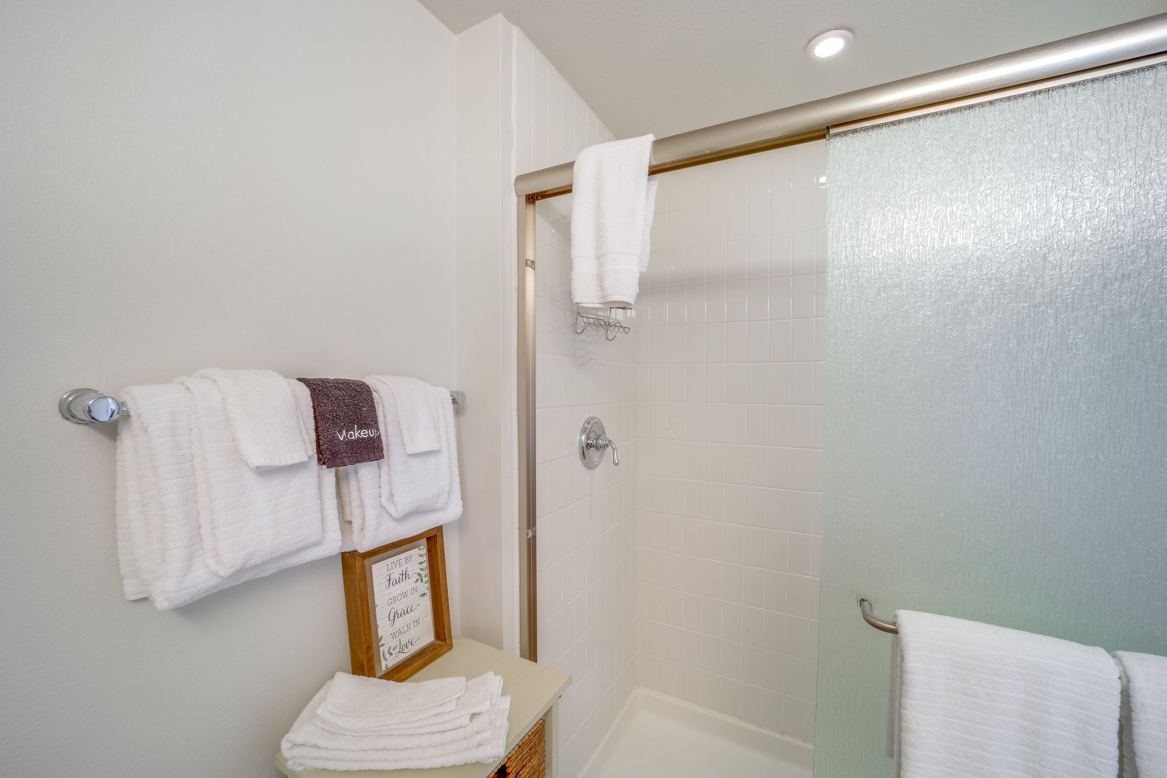 Unit 2 | Full Bathroom