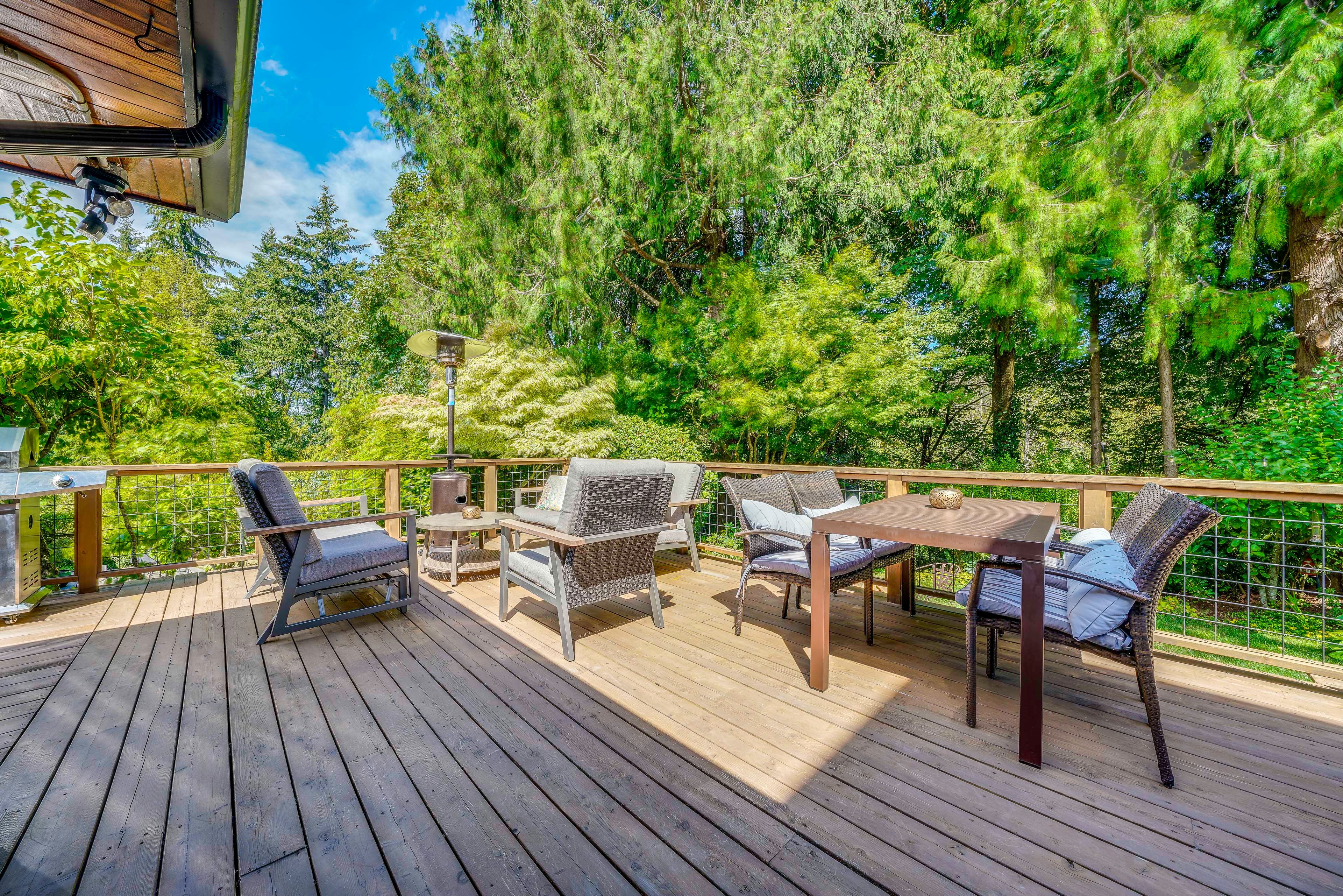 Deck | Seating & Dining