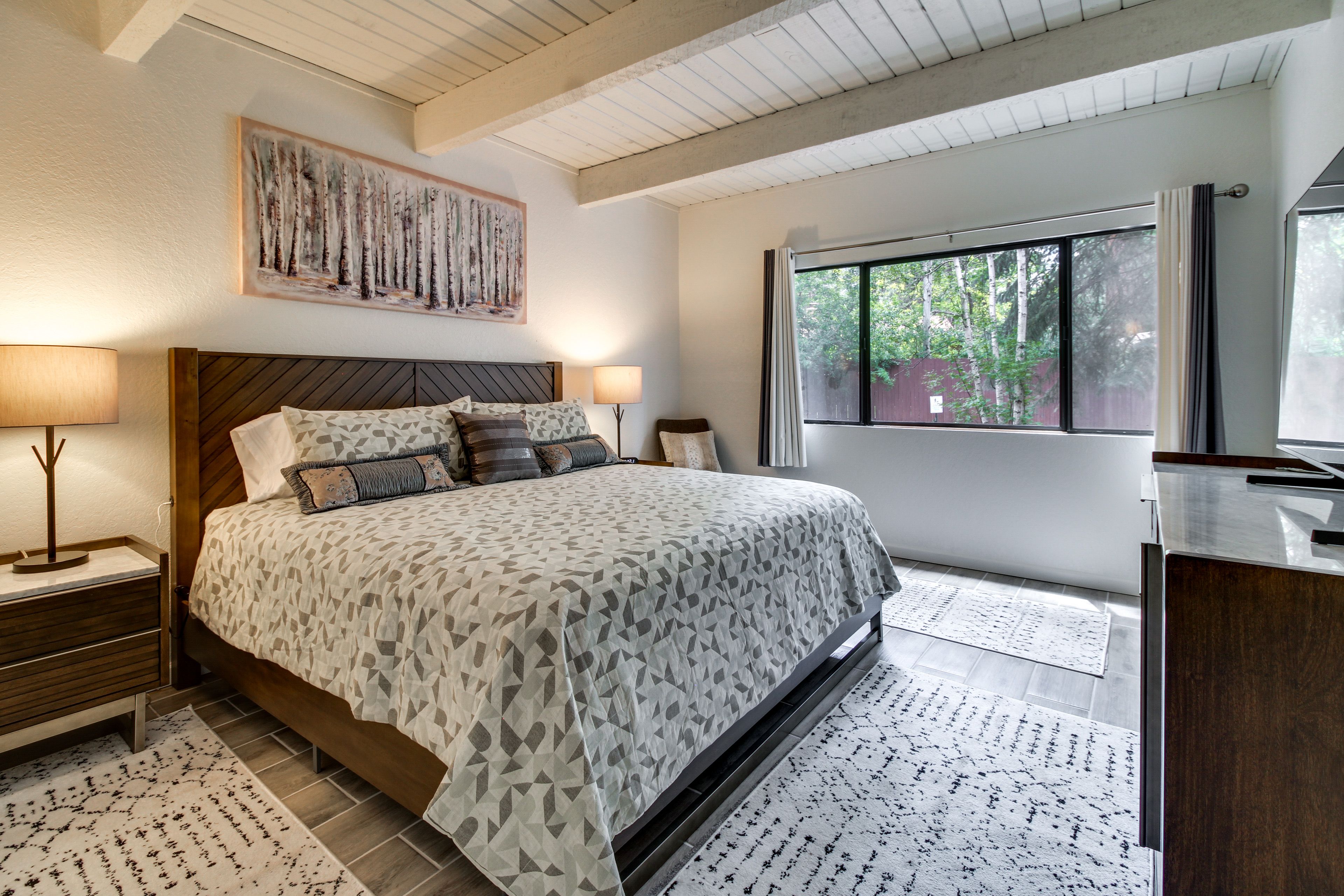 Bedroom 1 | King Bed