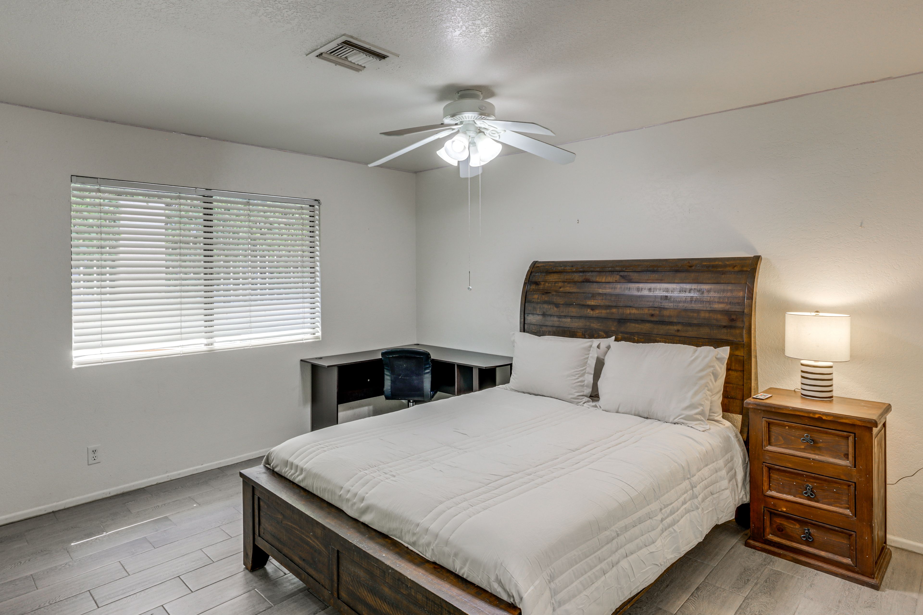 Bedroom 2 | Queen Bed