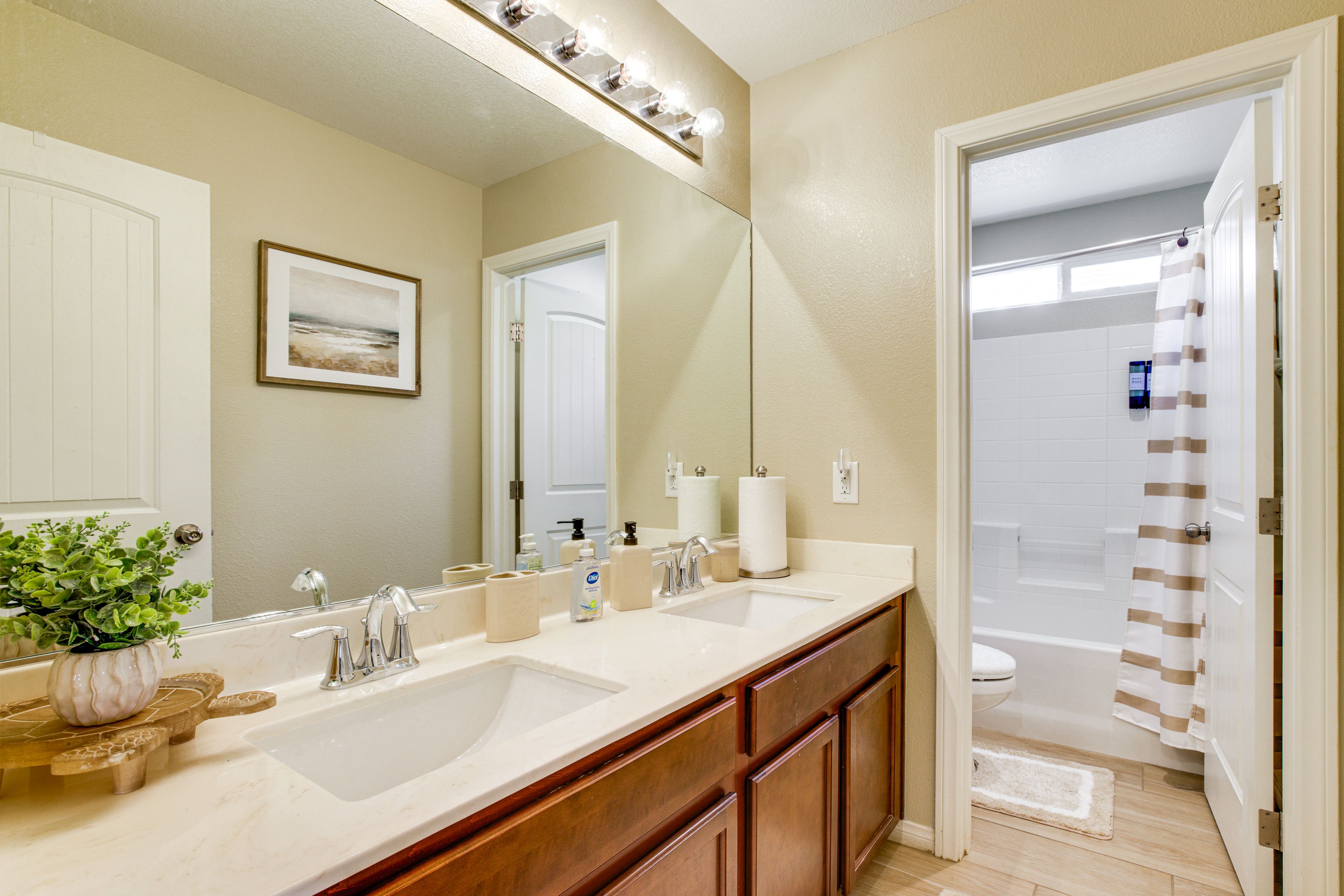 Full Bathroom | 2nd Floor