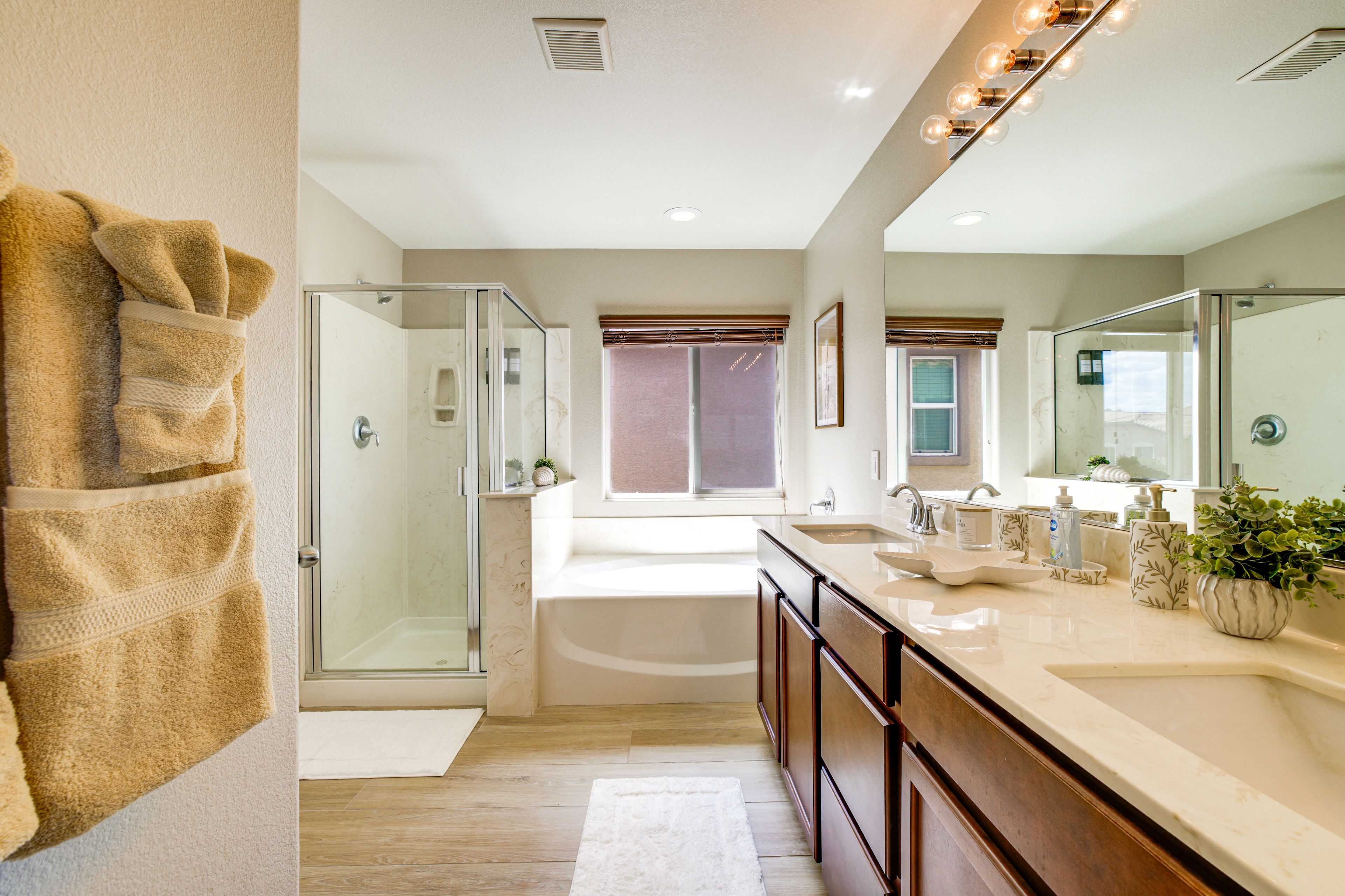 Full Bathroom | 2nd Floor