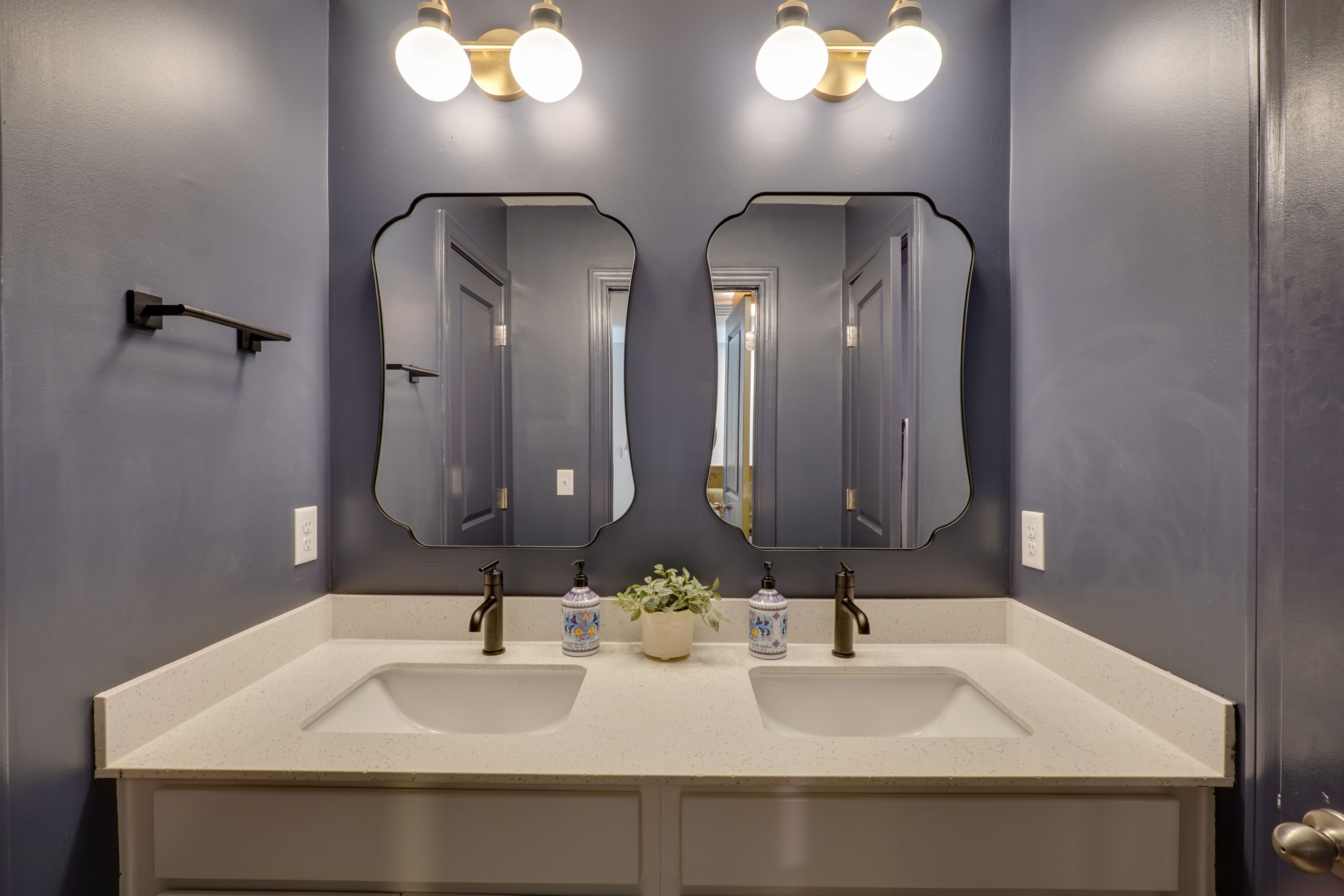 Bathroom | 2nd Floor