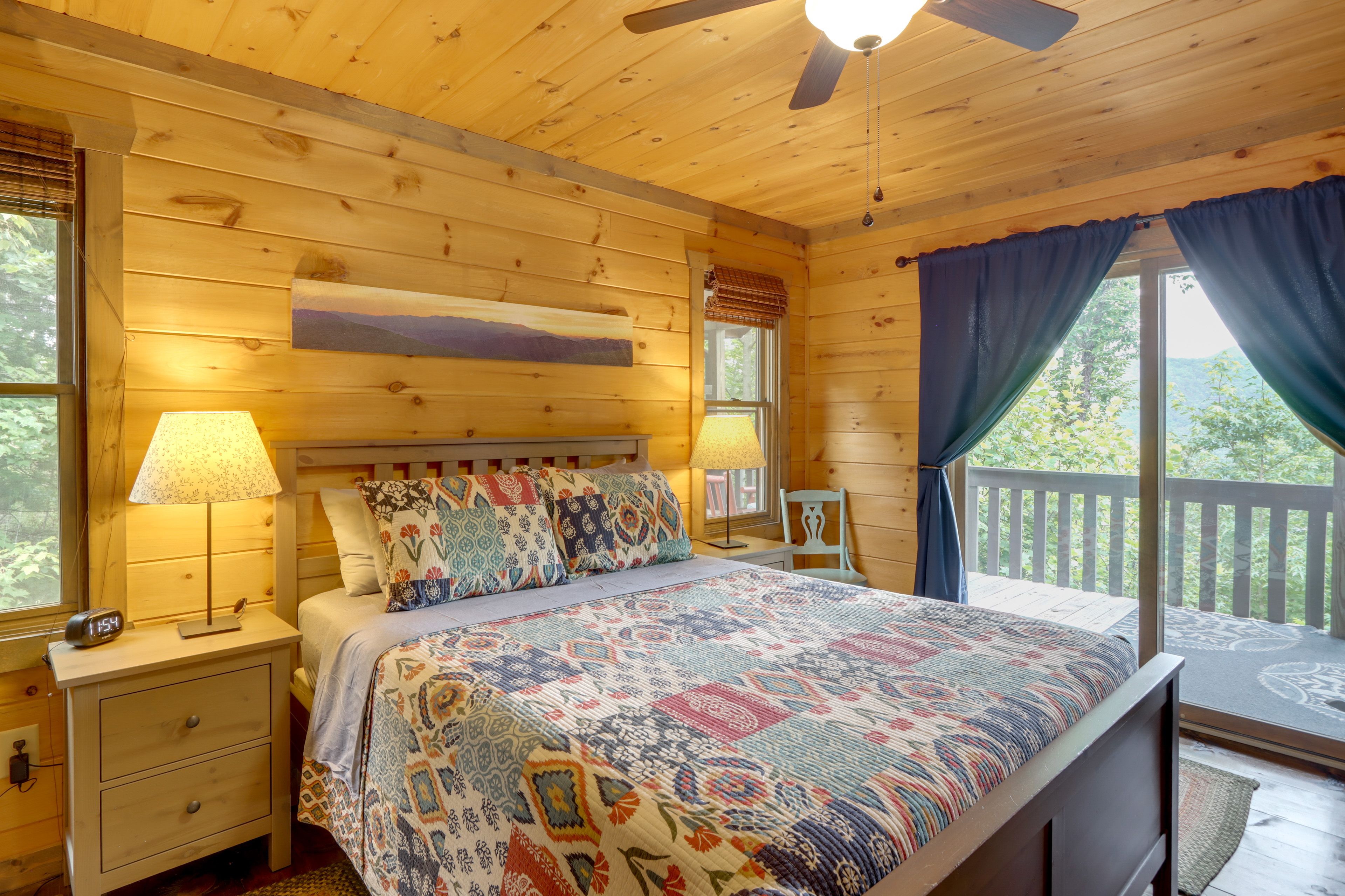 Bedroom 1 | King Bed | En-Suite Bathroom | 1st Floor