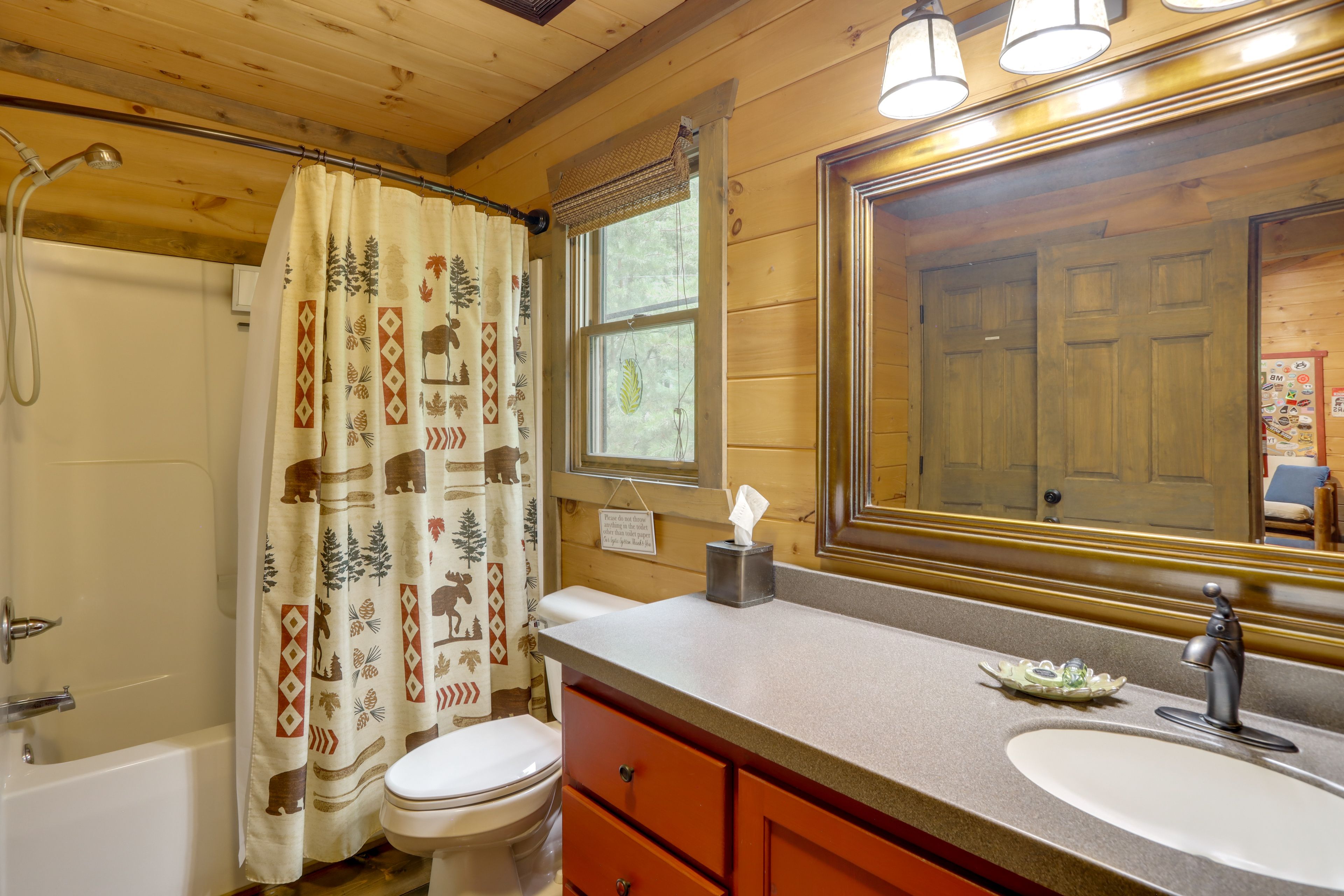 Full Bathroom | 2nd Floor