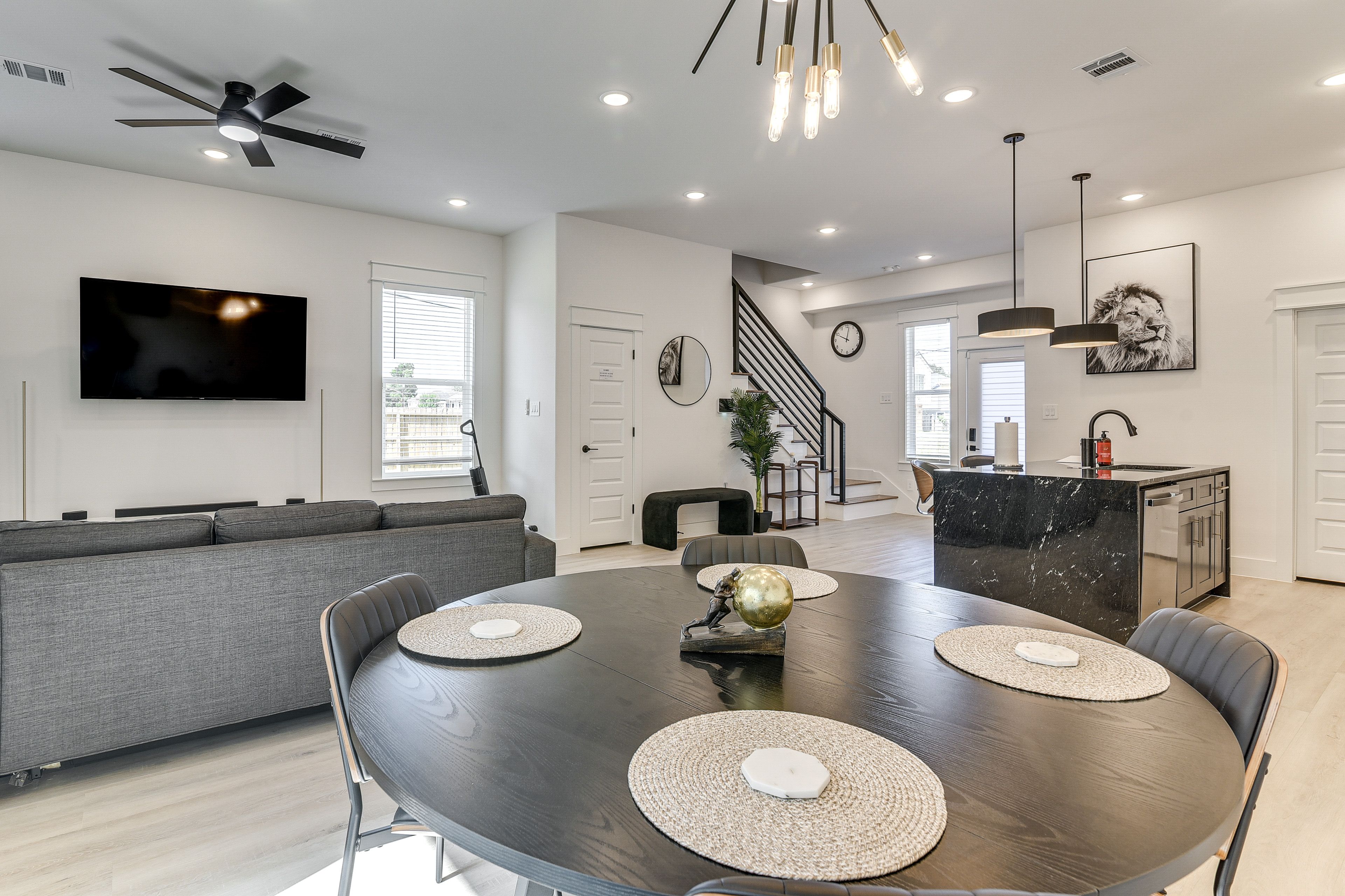 Dining Area | 1st Floor