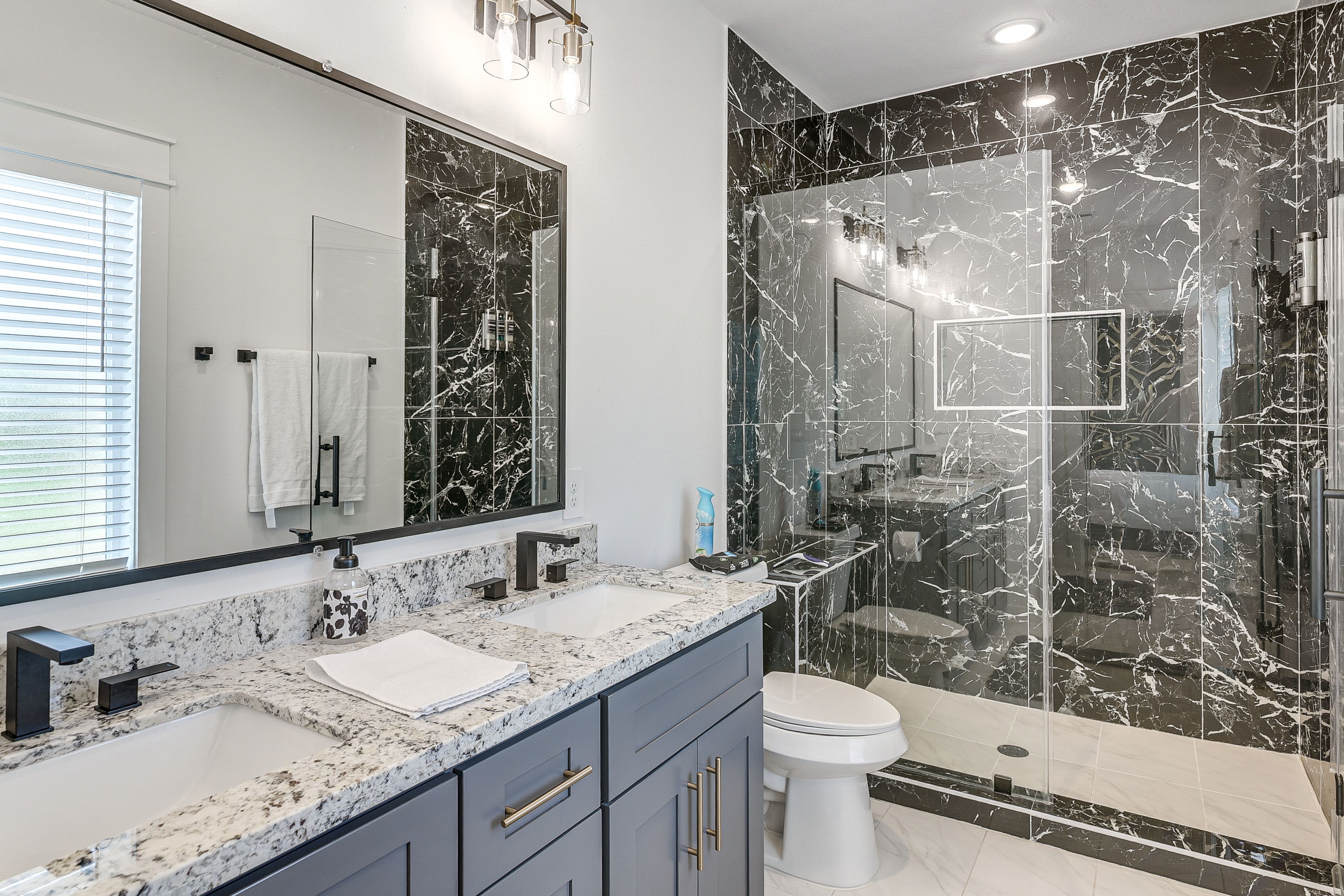 Full Bathroom | 2nd Floor